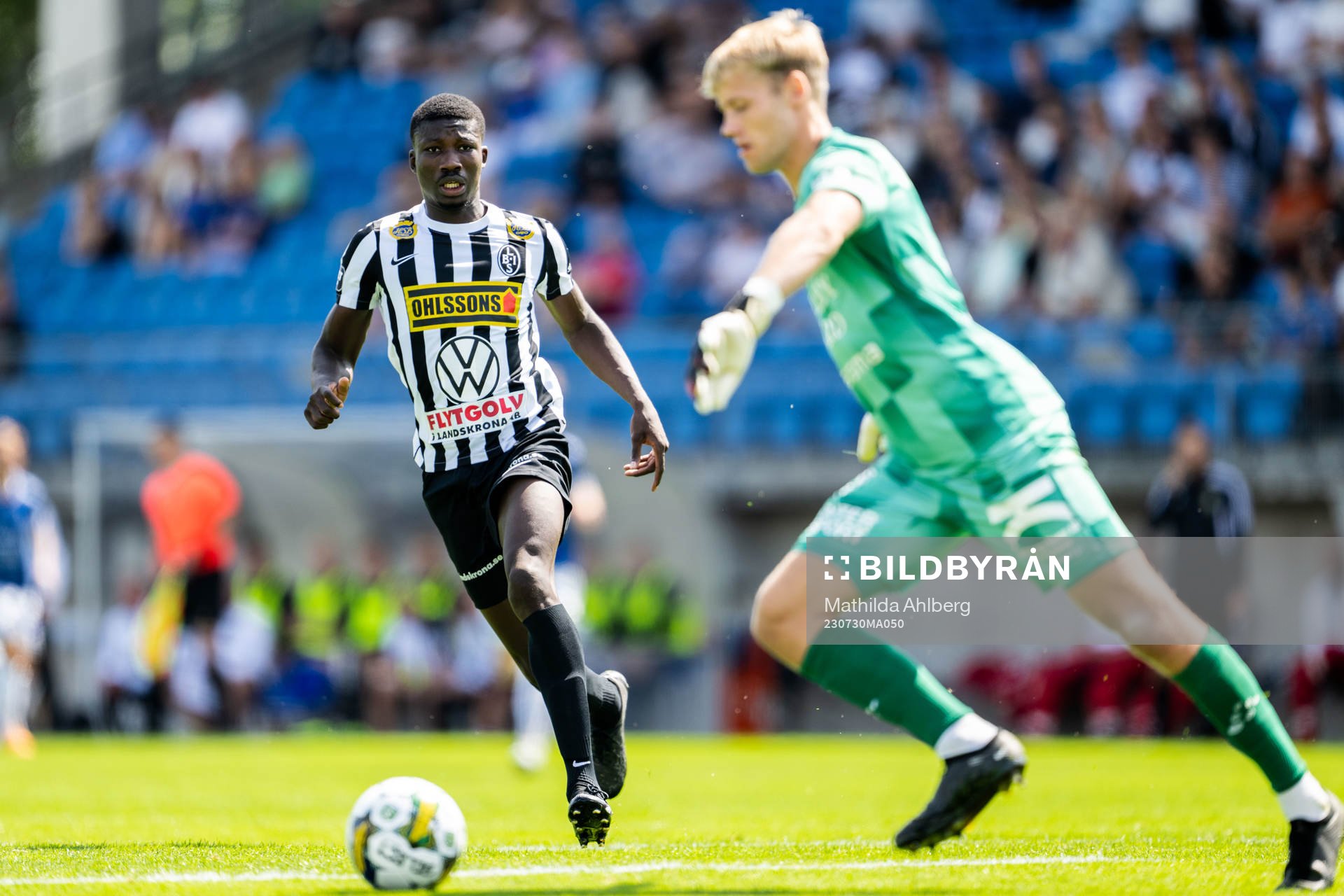 Landskronas Ousmane Diawara och Trelleborgs målvakt Kasper