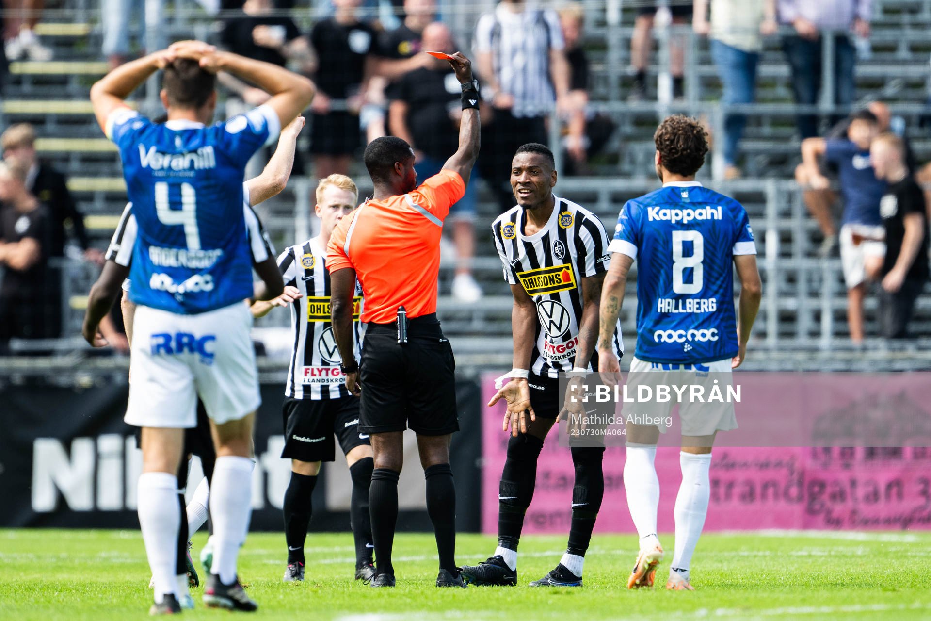 Landskronas Samuel Kotto tilldelas rött kort av Domare