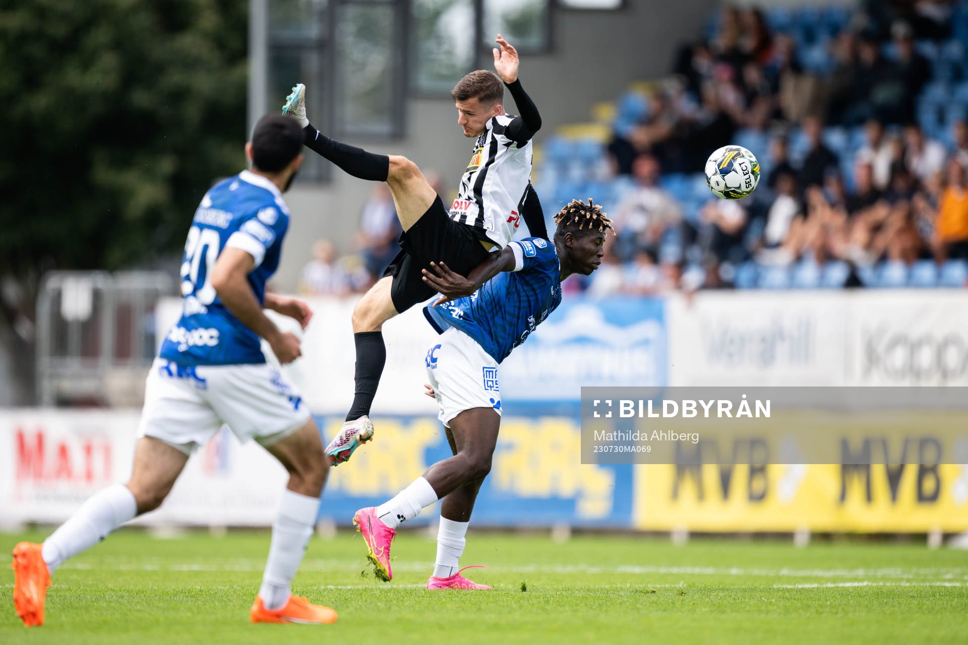 Landskronas Robin Dzabic och Trelleborgs Abel Ogwuche