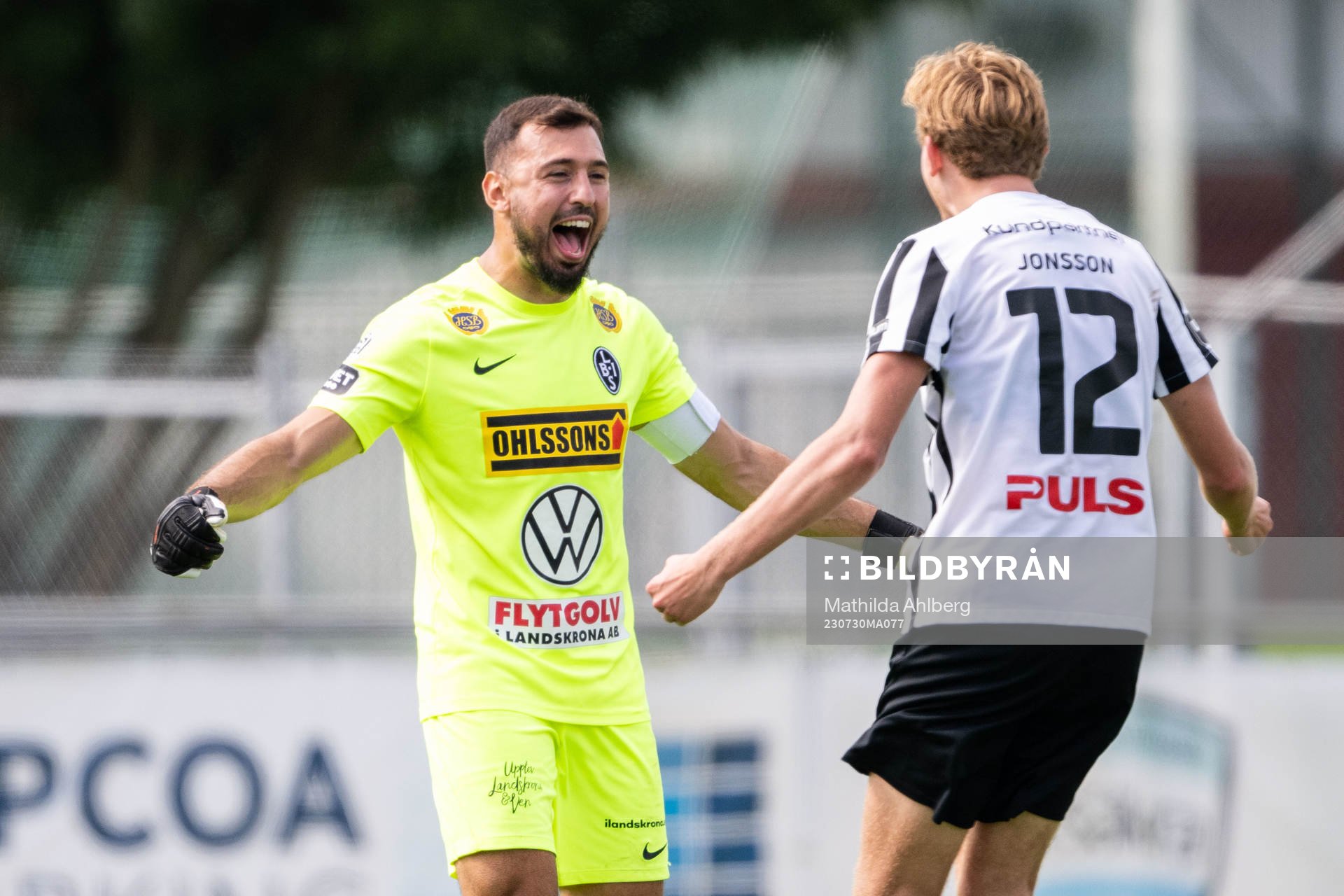 Landskronas målvakt Amr Kaddoura och Melker Jonsson jublar