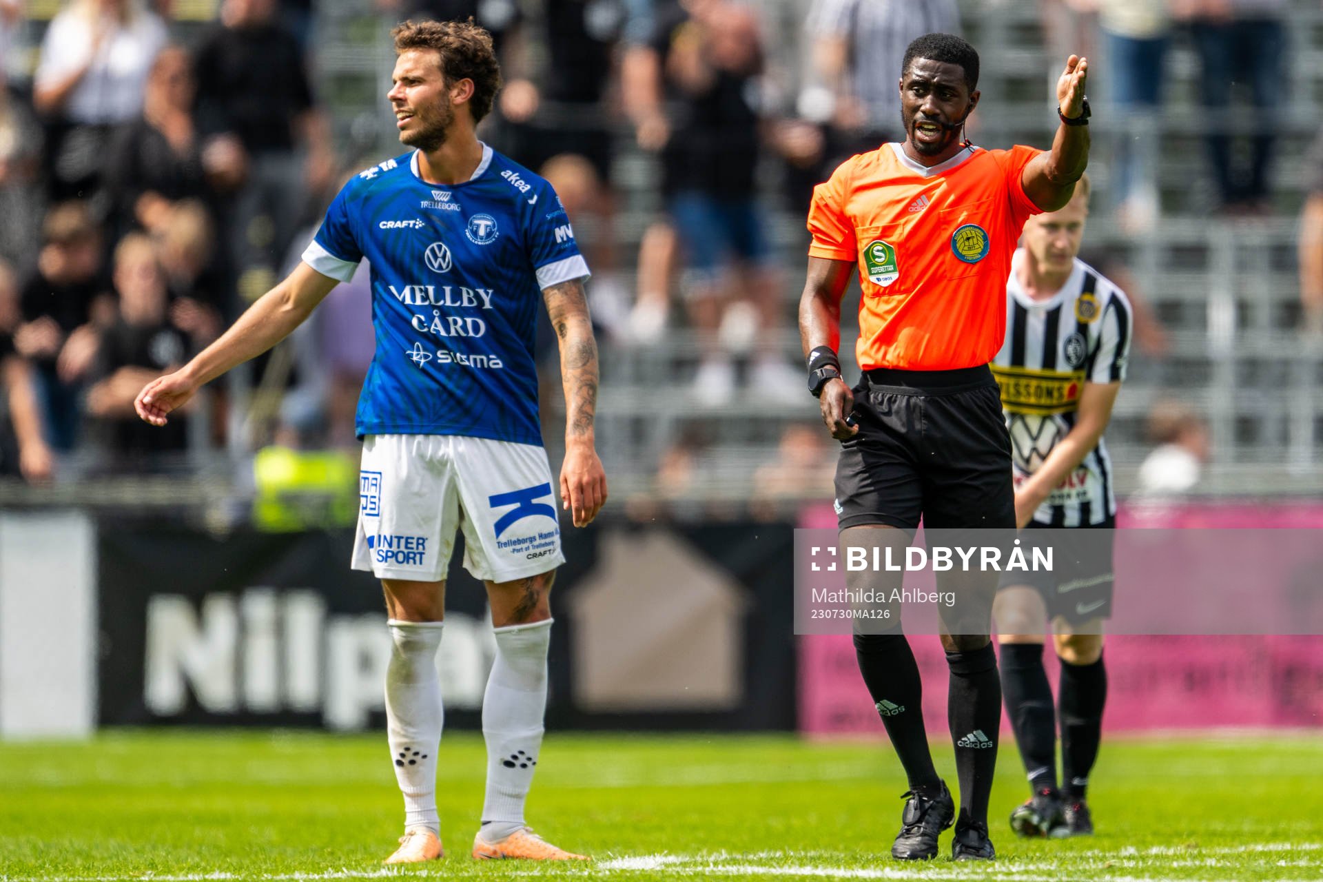 Trelleborgs Herman Hallberg och Domare Fredrik Oppong