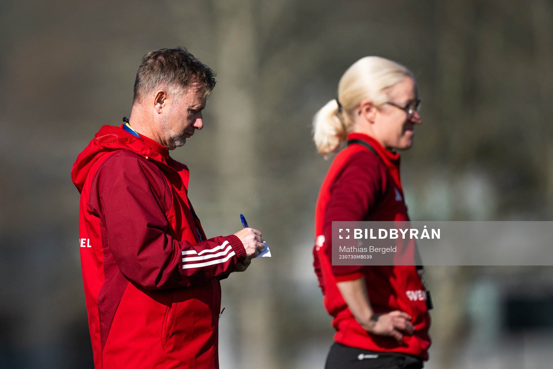 Head coach Peter Gerhardsson and assistant coach Victoria Sandell of the Swedish women's national football team at a training session during the FIFA Women's World Cup on July 30, 2023 in Upper Hutt.