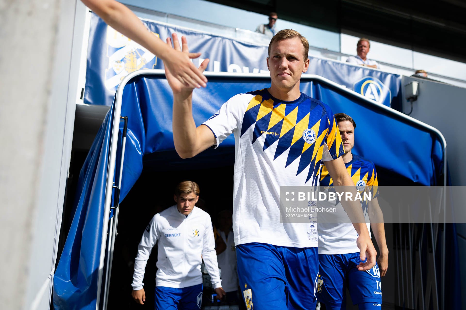 IFK Göteborgs Adam Carlén innan fotbollsmatchen i