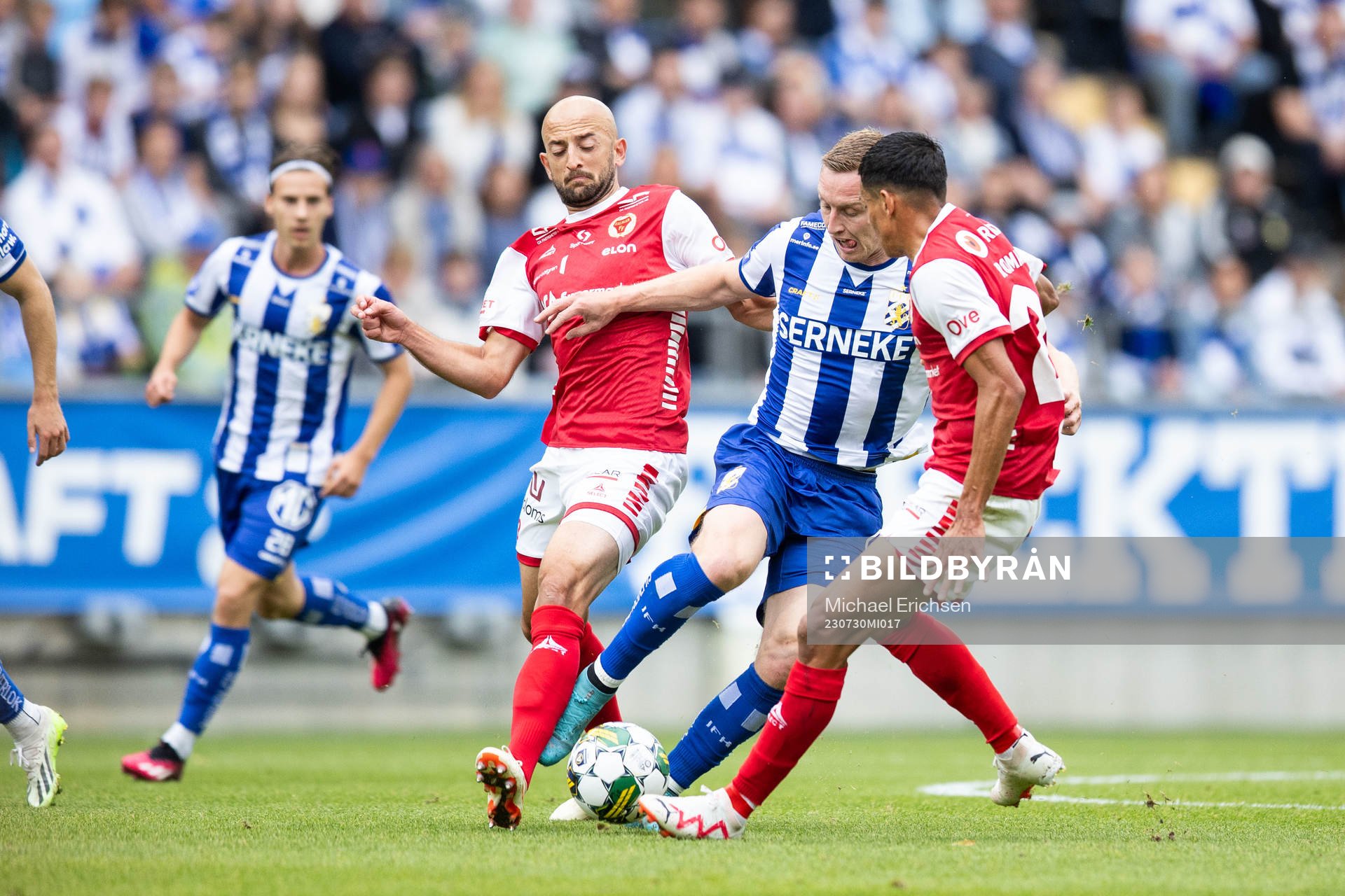 IFK Göteborgs Sebastian Ohlsson mot Kalmars Robert Gojani