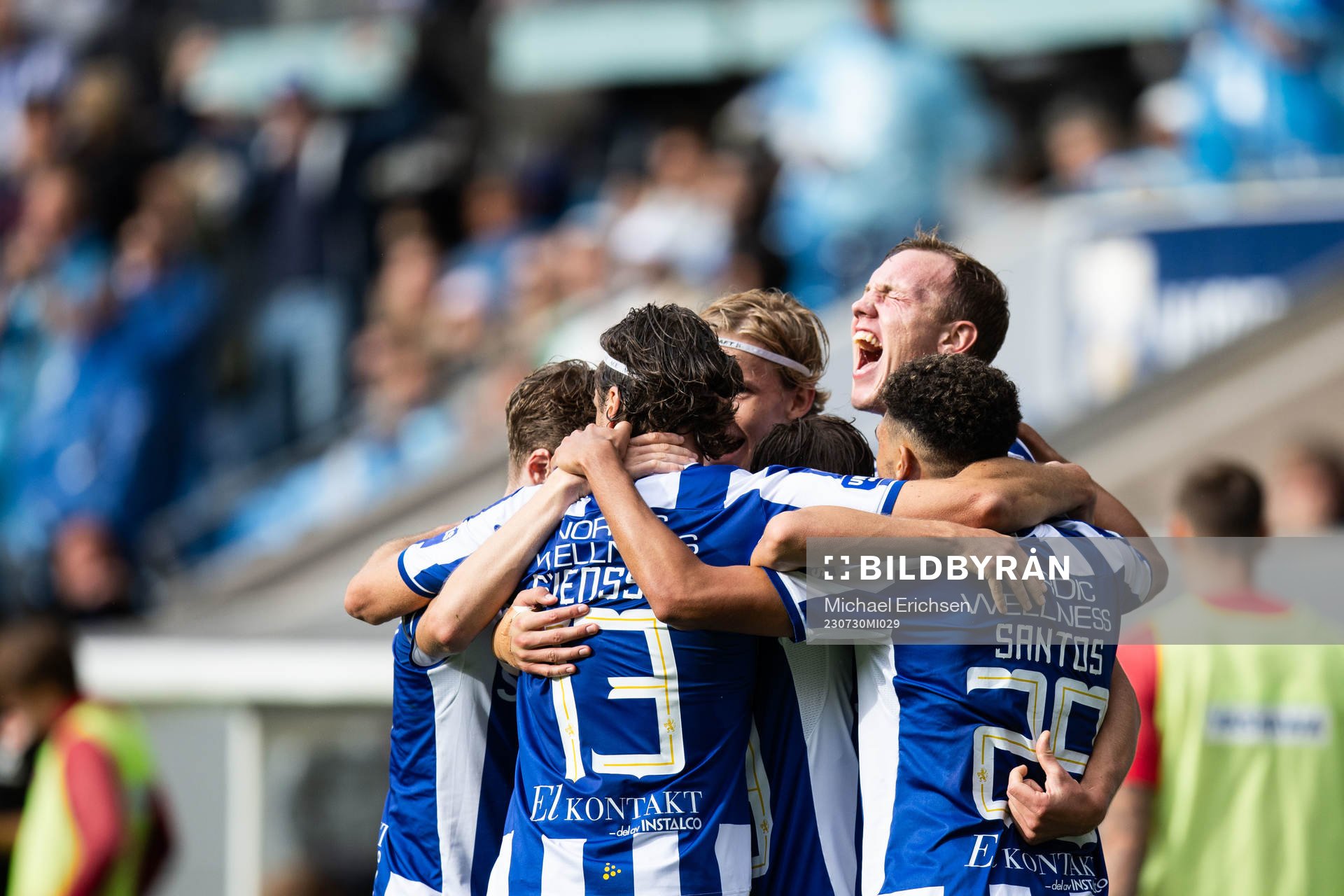 IFK Göteborgs Adam Carlén jublar med lagkamrater