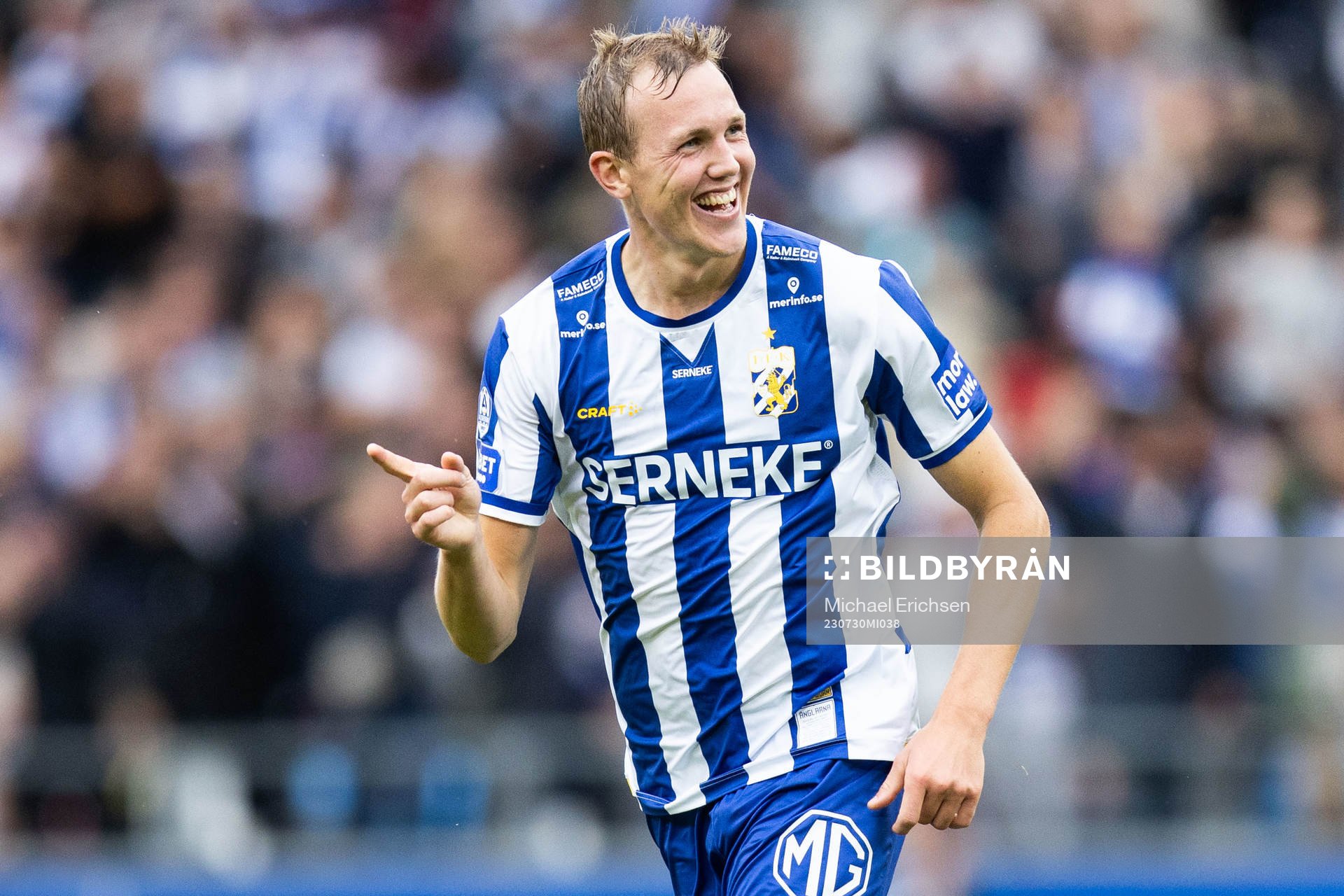 IFK Göteborgs Adam Carlén jublar efter 2-0 under fotbollsmatchen i Allsvenskan mellan IFK Göteborg och Kalmar den 30 juli 2023 i Göteborg.