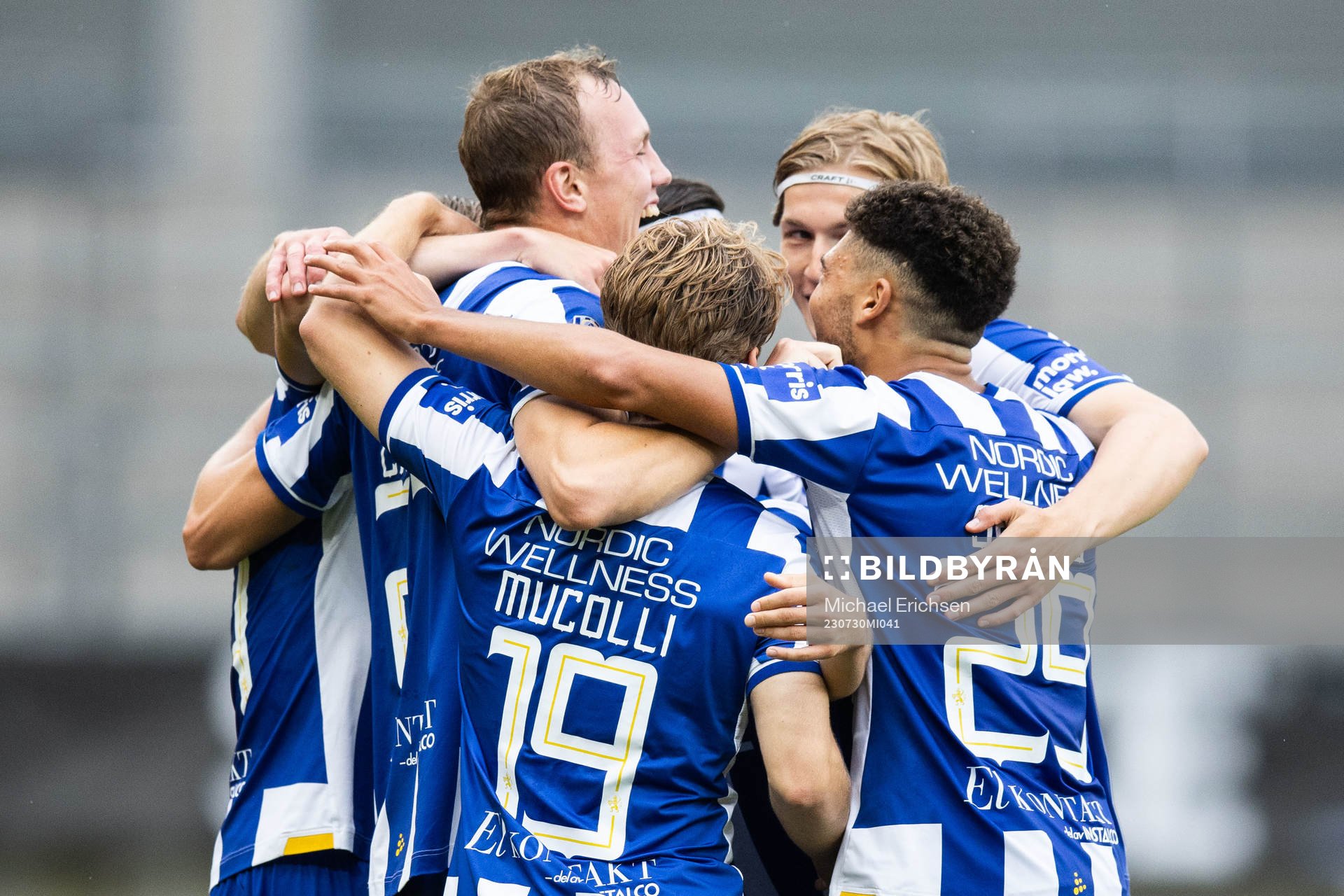 IFK Göteborgs Adam Carlén jublar med lagkamrater