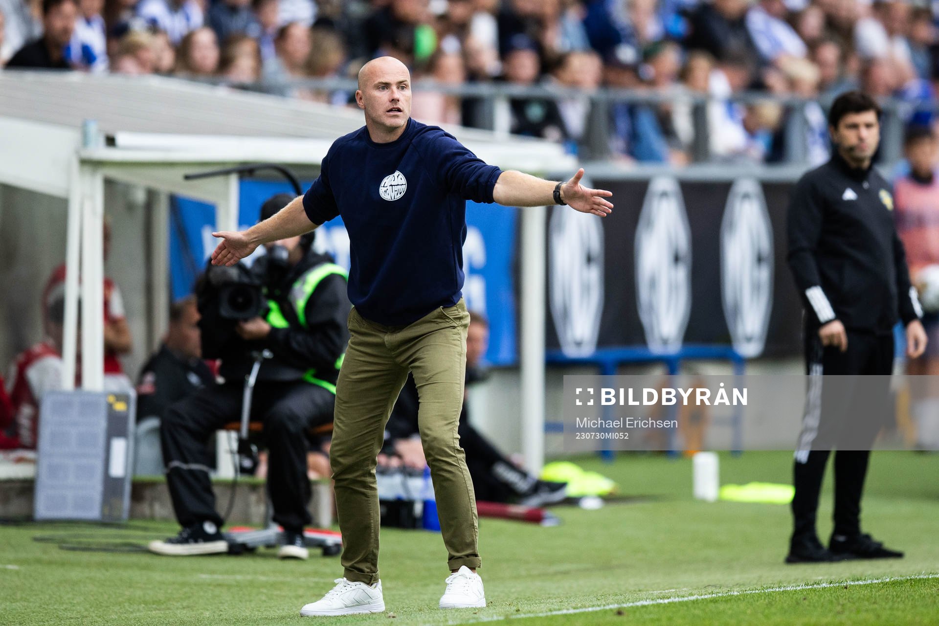 IFK Göteborgs tränare Jens Berthel Askou reagerar