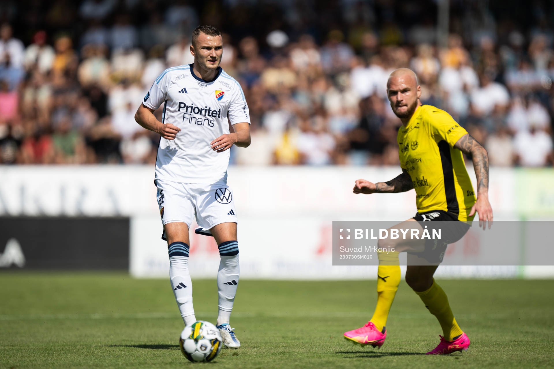 Djurgårdens Piotr Johansson och Mjällbys Adam Ståhl