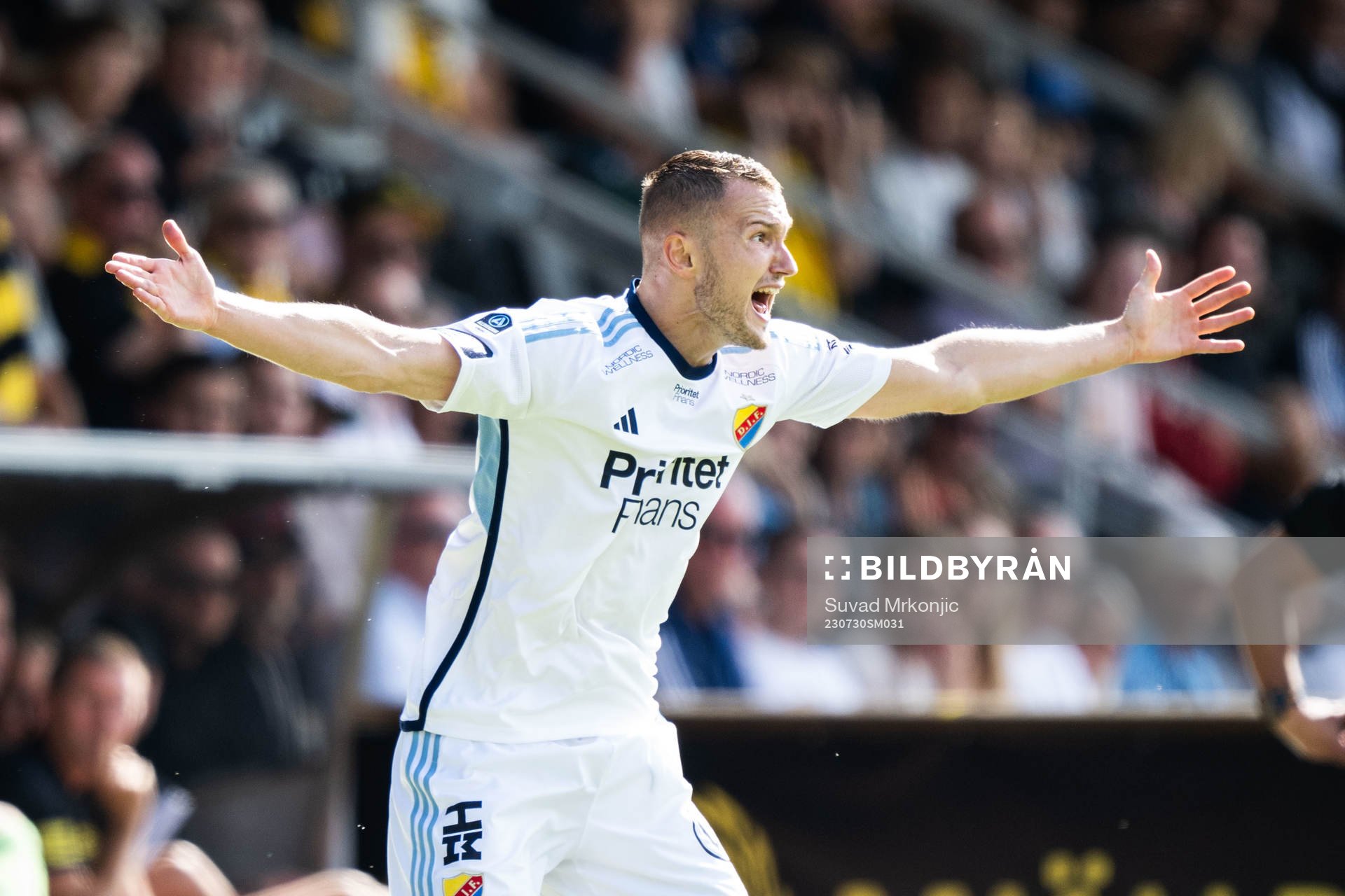 Djurgårdens Piotr Johansson reagerar