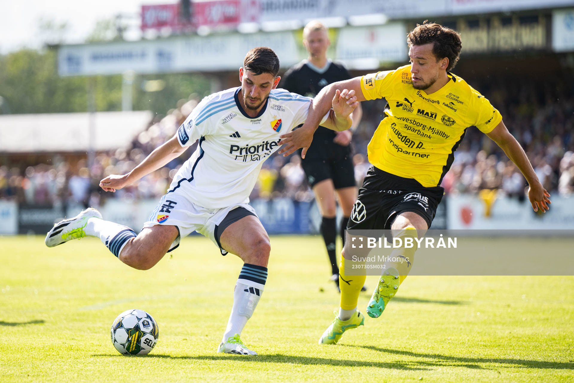 Djurgårdens Besard Sabovic och Mjällbys Colin Rösler