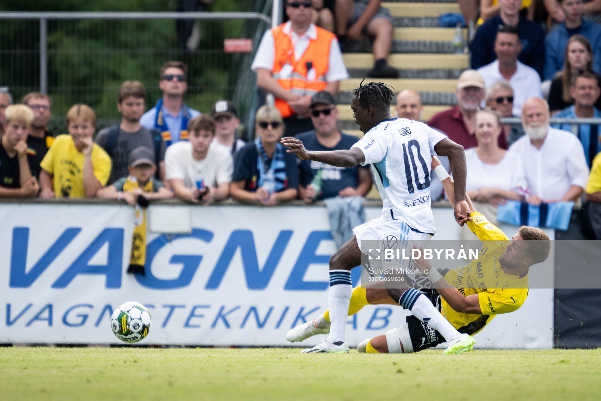 Djurgårdens Joel Asoro och Mjällbys Ivan Kricak