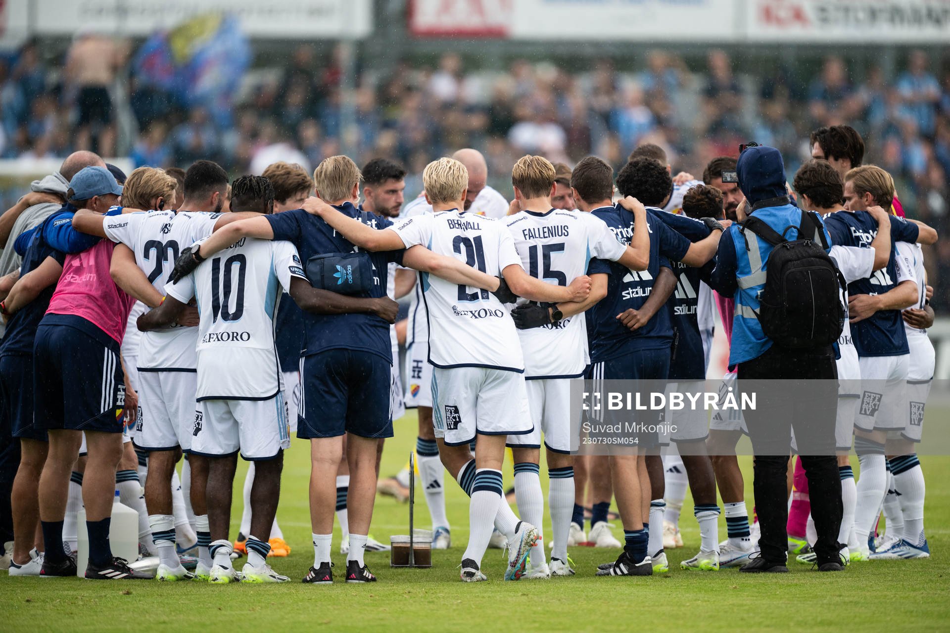 Djurgårdens spelare och tränare samlas