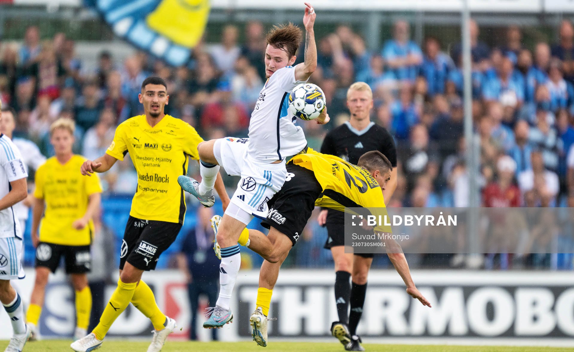 Djurgårdens Noel Milleskog och Mjällbys Jesper Gustavsson