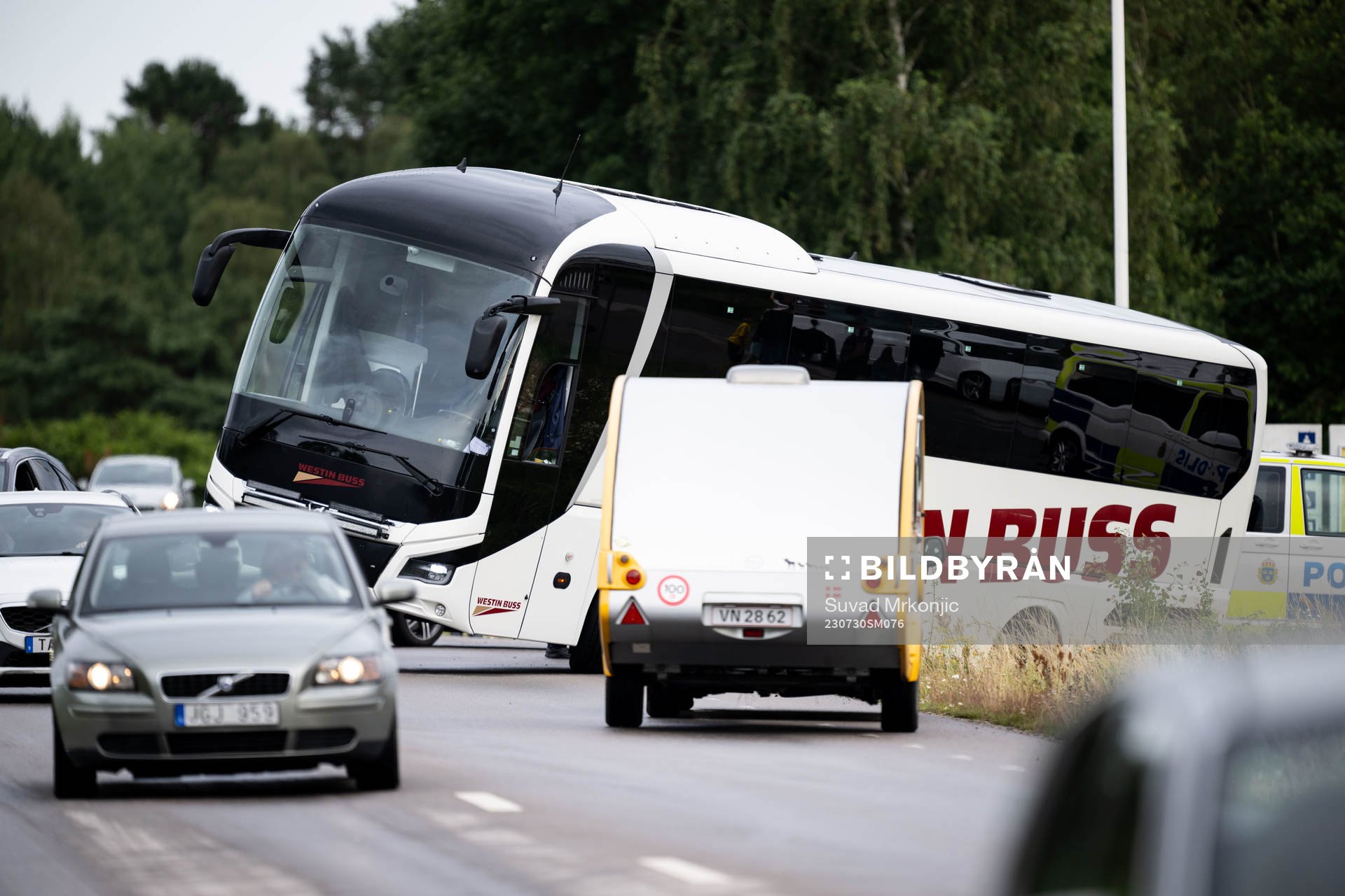 Djurgårdens supporterbuss i diket