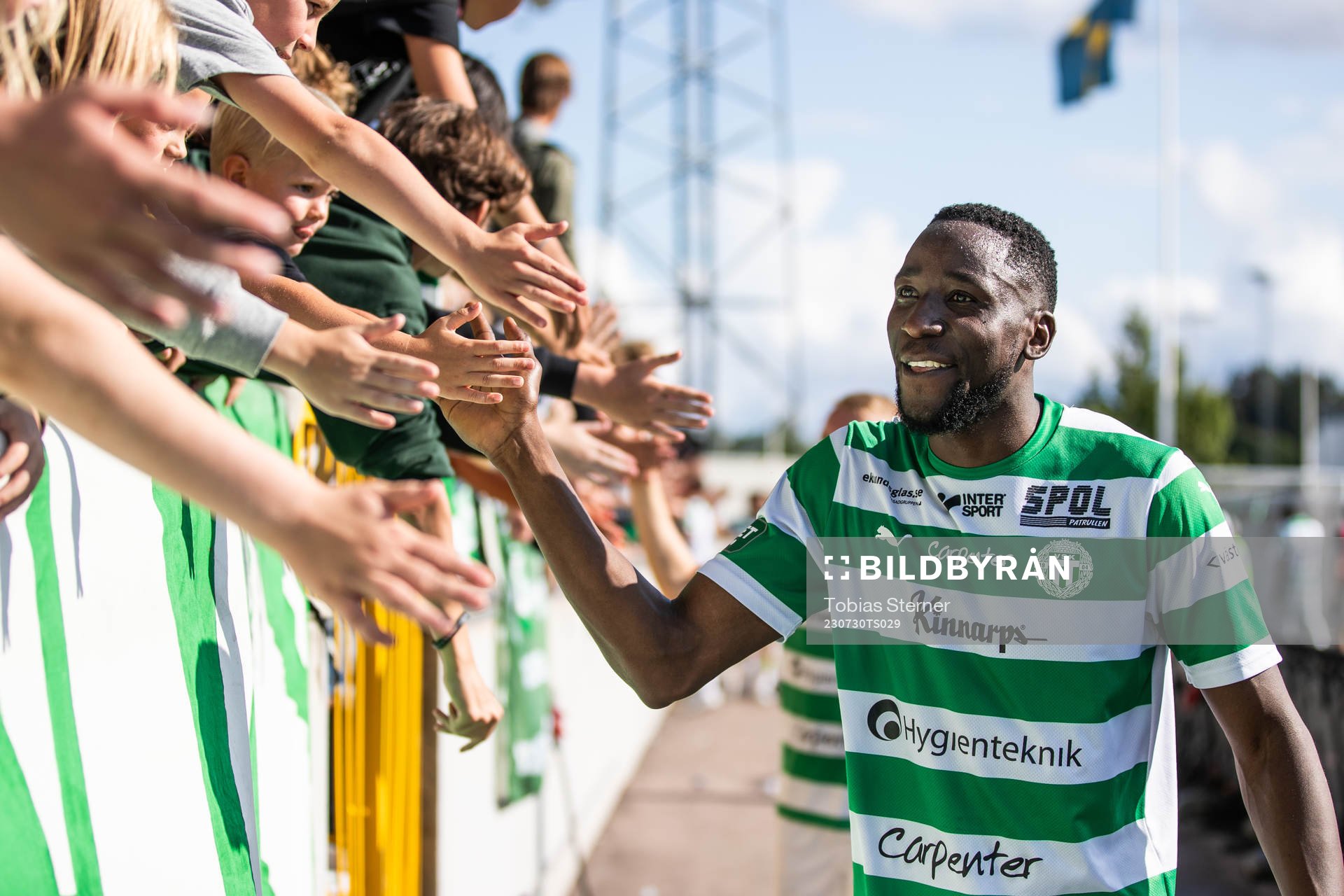 Västerås SKs Frederic Nsabiyumva jublar