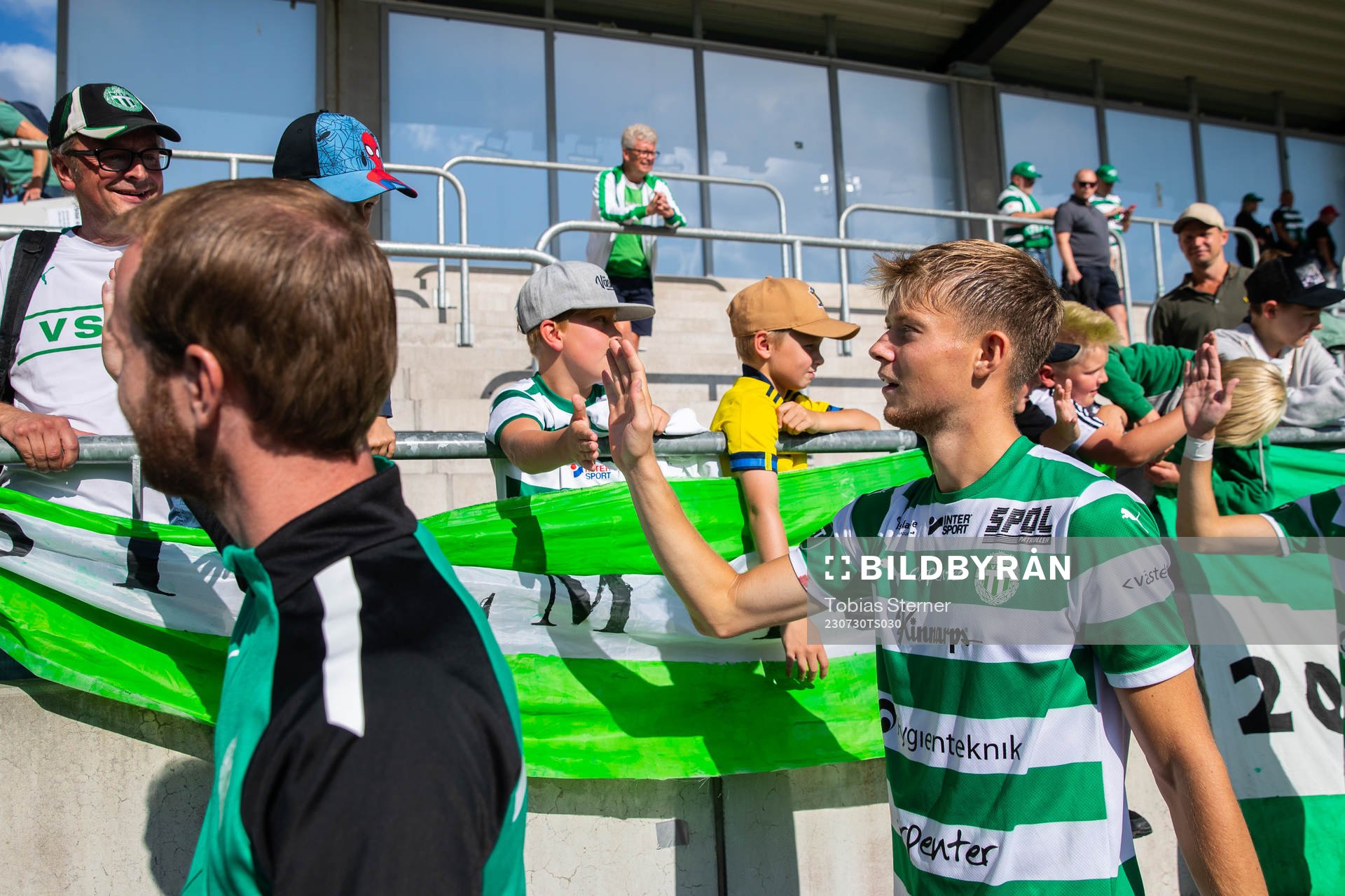 Västerås SKs Patric Åslund jublar eftter fotbollsmatchen