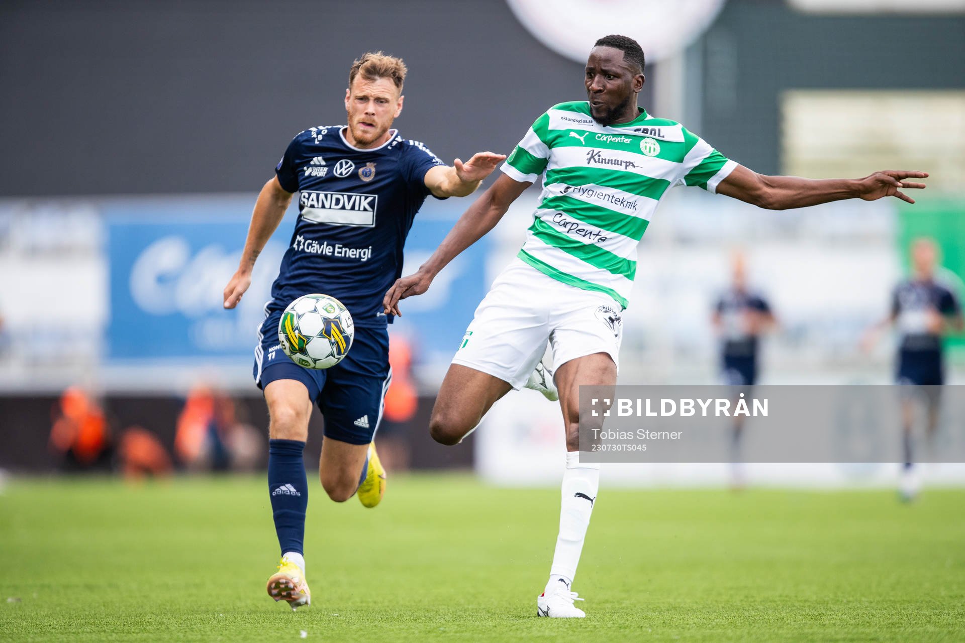 Gefles Leo Englund och Västerås SKs Frederic Nsabiyumva