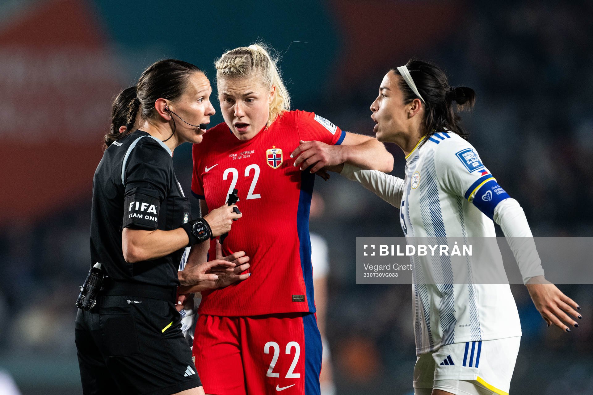Referee Marie-Soleil Beaudoin, Sophie Román Haug of Norway and Hali Long of Philippines during the FIFA Women's World Cup football match between Norway and Philippines on July 30, 2023 in Auckland.