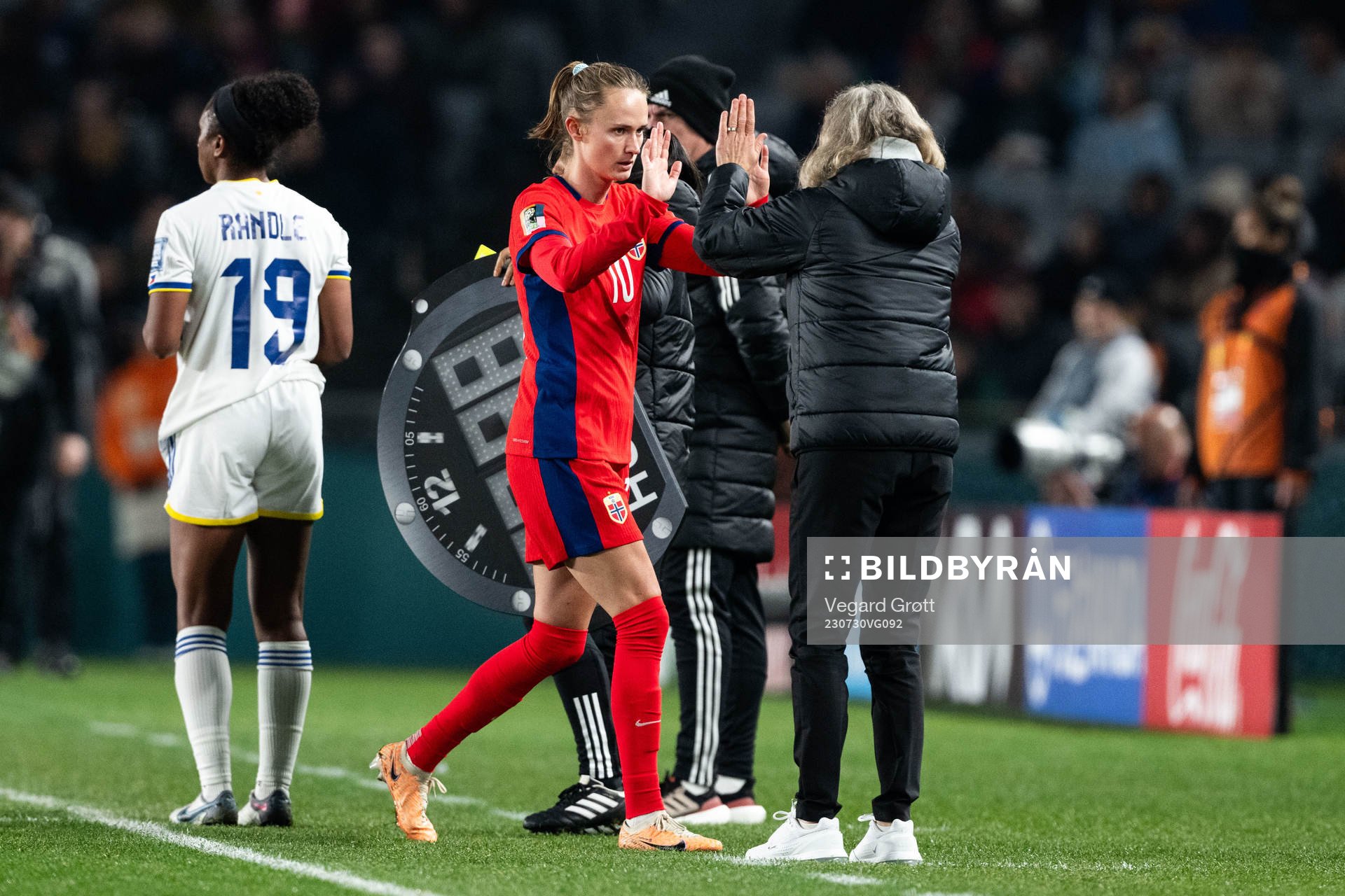 Caroline Graham Hansen of Norway and head coach Hege Riise