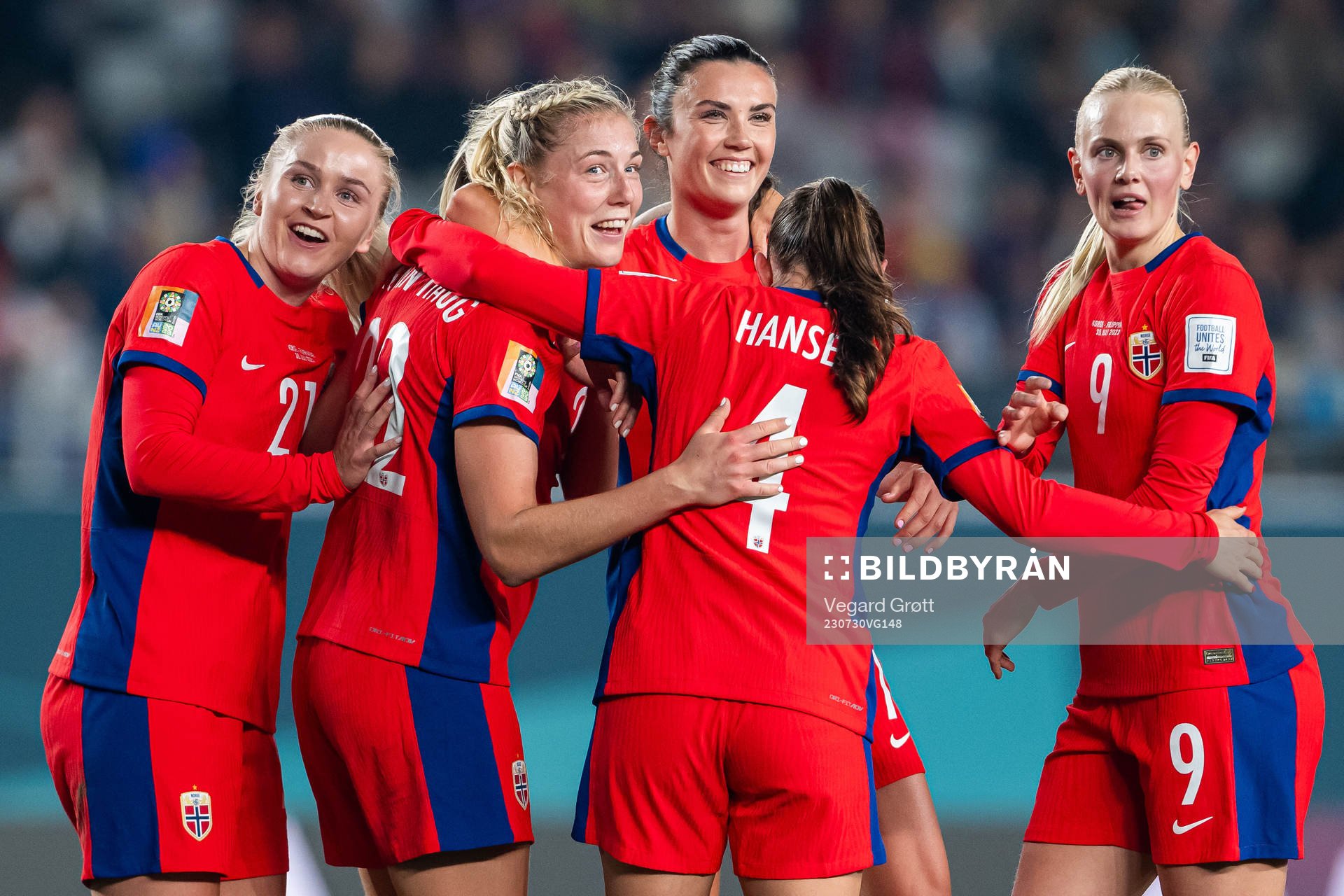 Sophie Román Haug of Norway celebrates with teammates Anna