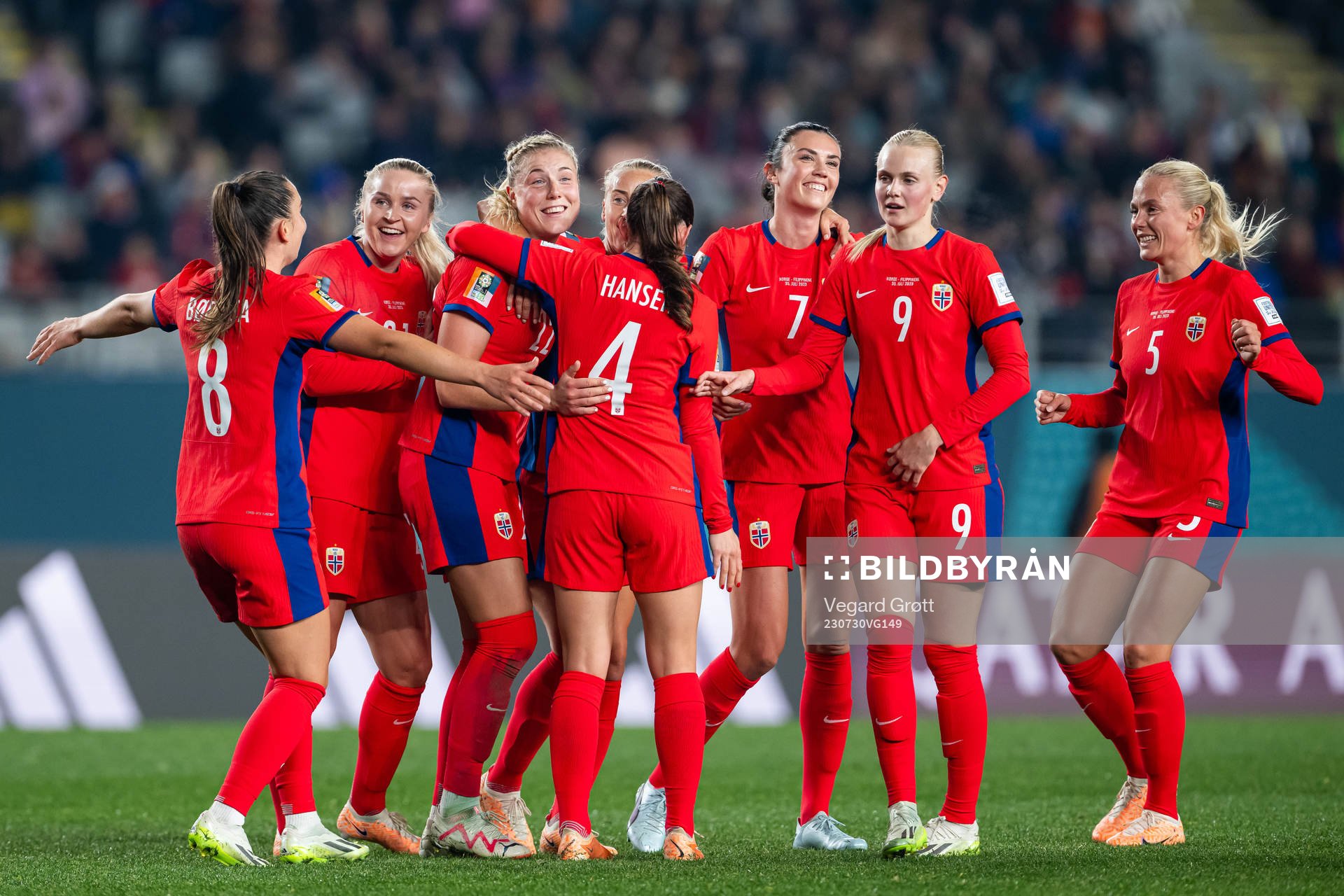 Sophie Román Haug of Norway celebrates with teammates