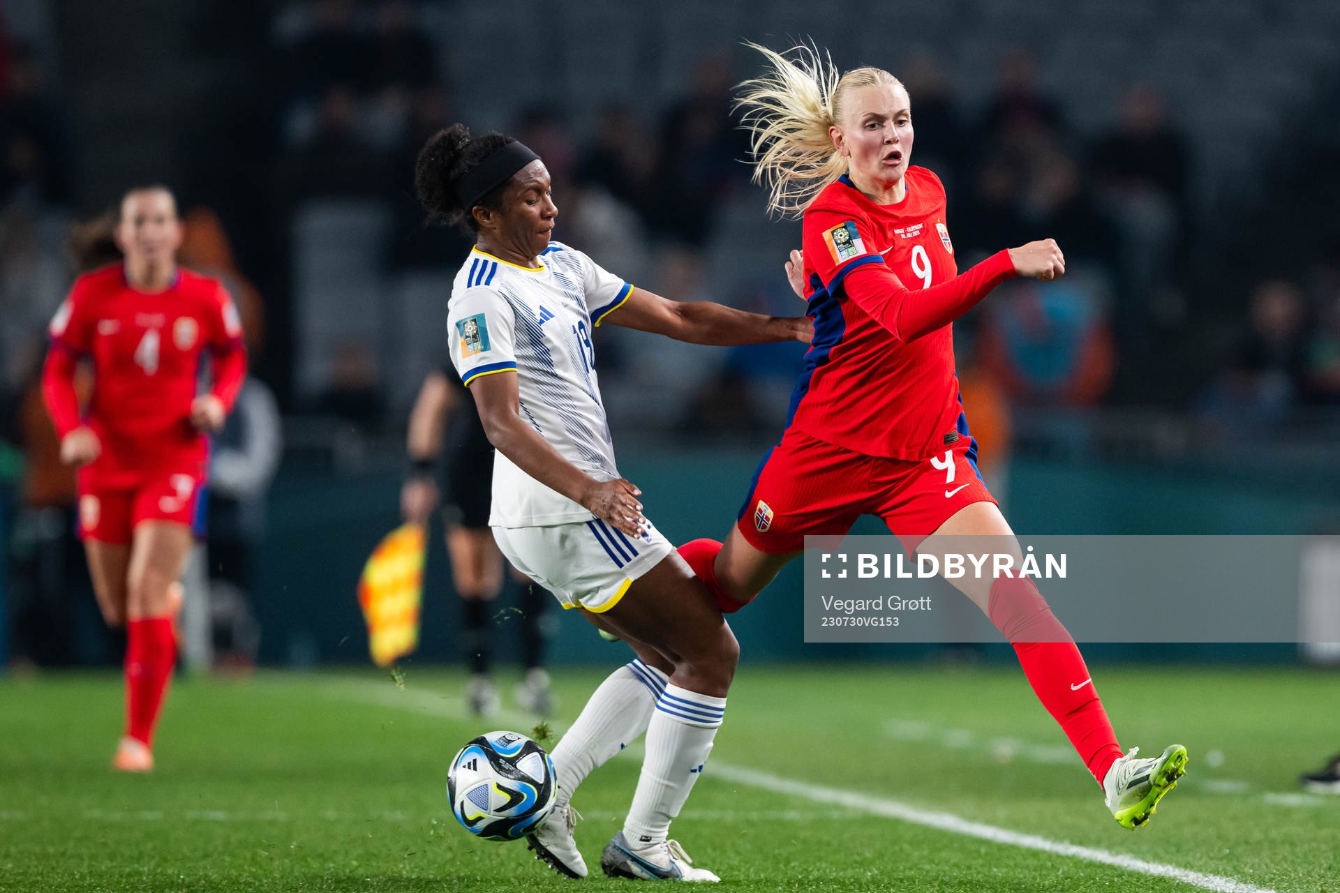 Dominique Randle of Philippines and Karina Sævik of Norway during the FIFA Women's World Cup football match between Norway and Philippines on July 30, 2023 in Auckland.