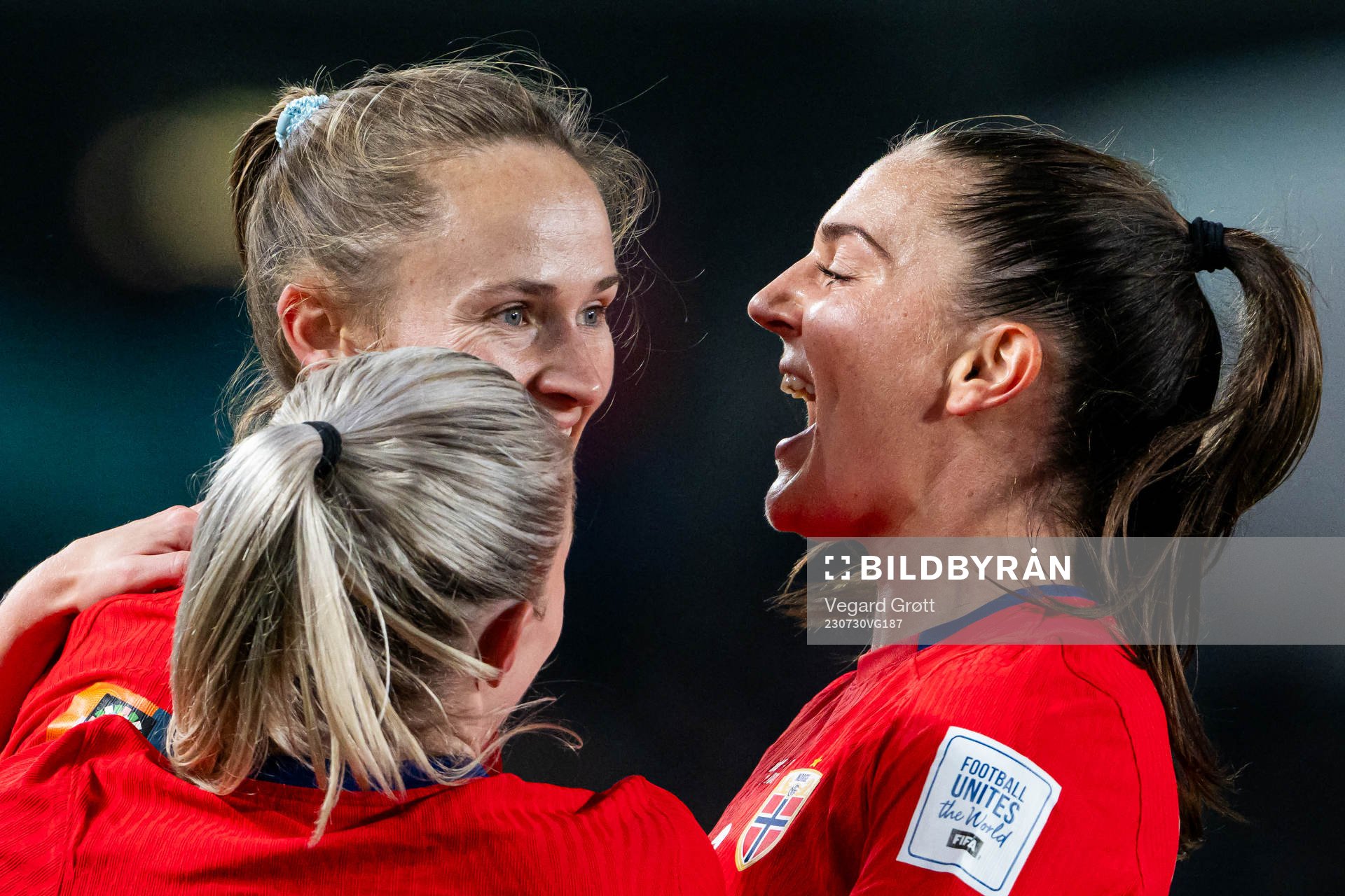 Caroline Graham Hansen of Norway celebrates with teammate