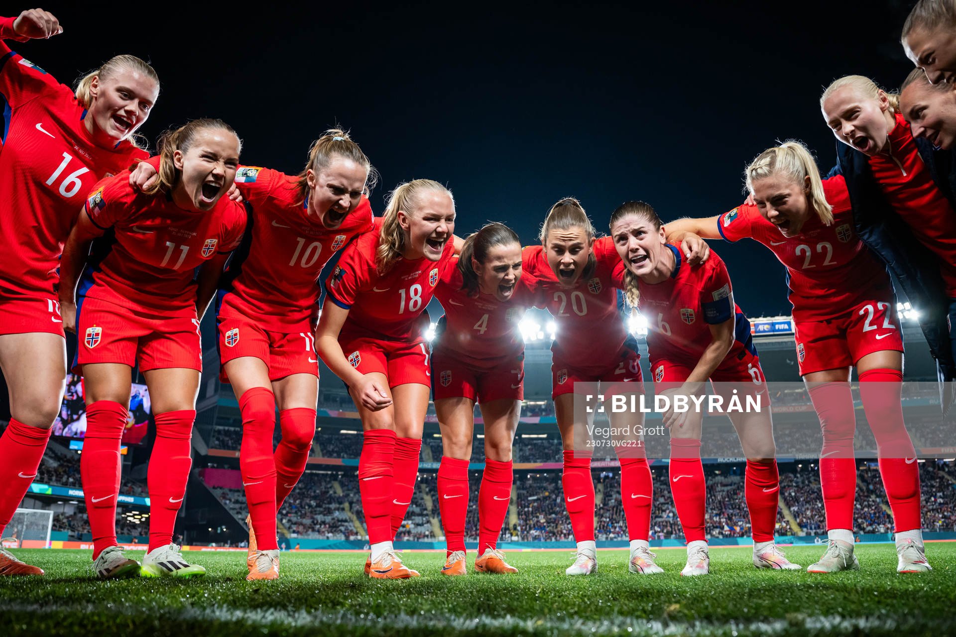 Mathilde Harviken, Guro Reiten, Caroline Graham Hansen,