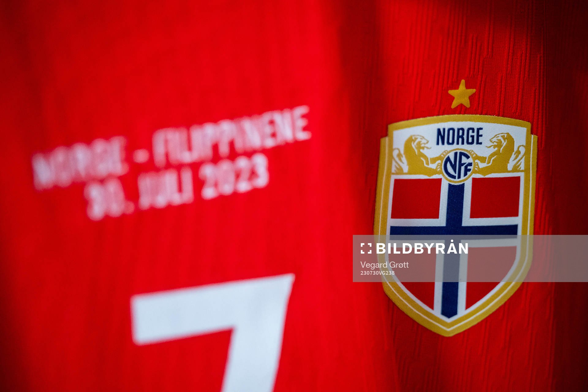 A kit of Norway in the dressing room