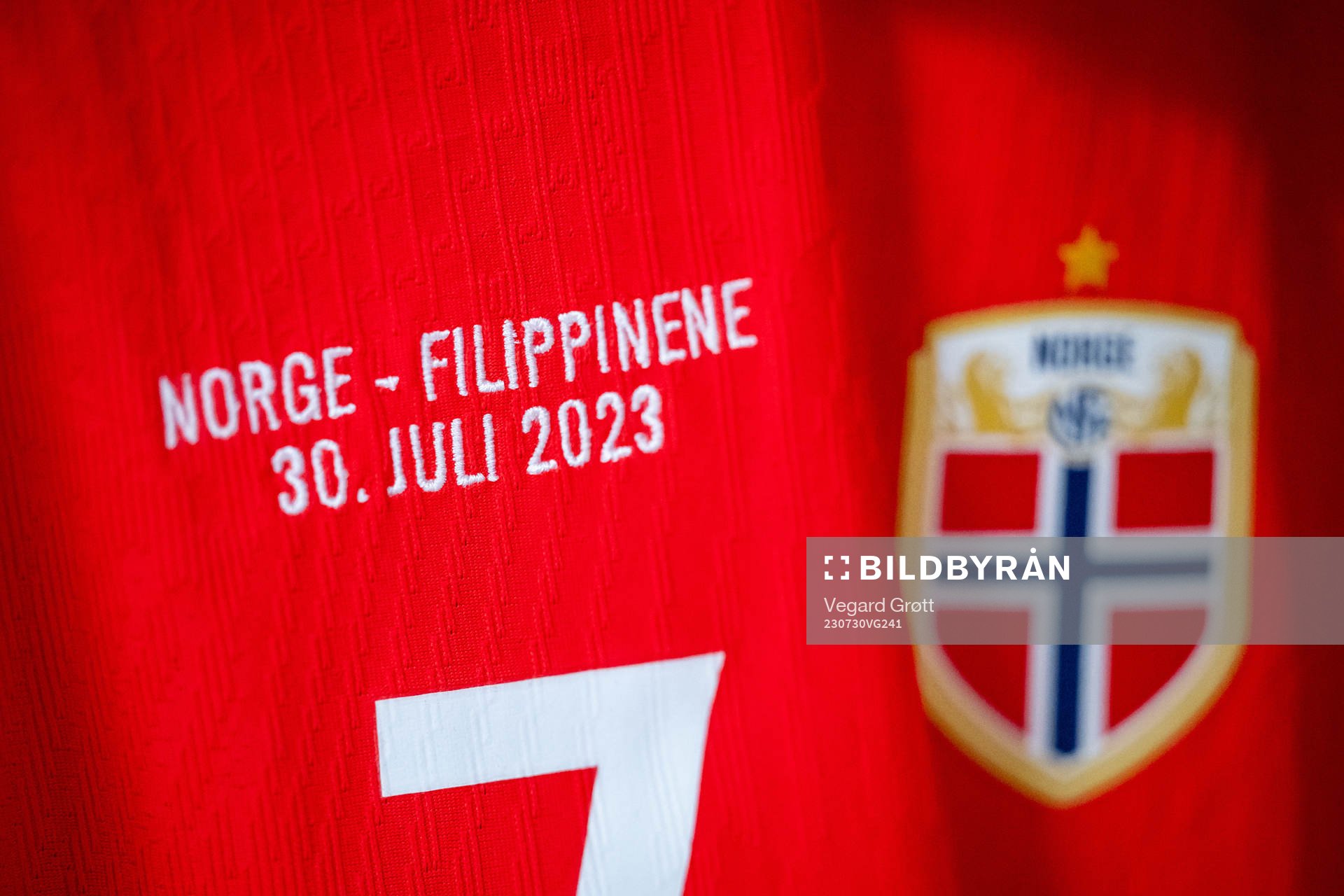A kit of Norway in the dressing room