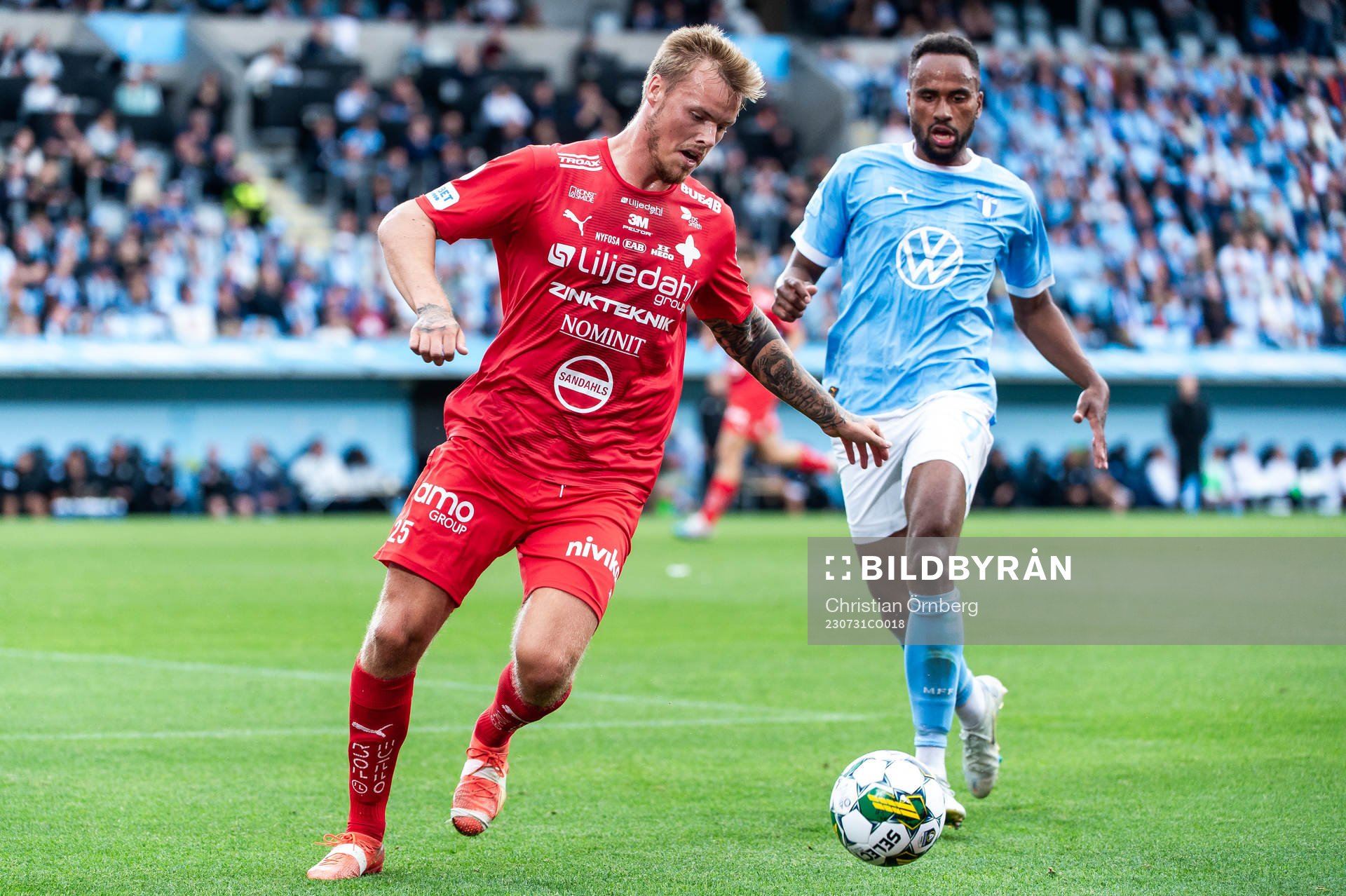 Värnamos Victor Eriksson och Malmö FFs Isaac Kiese Thelin