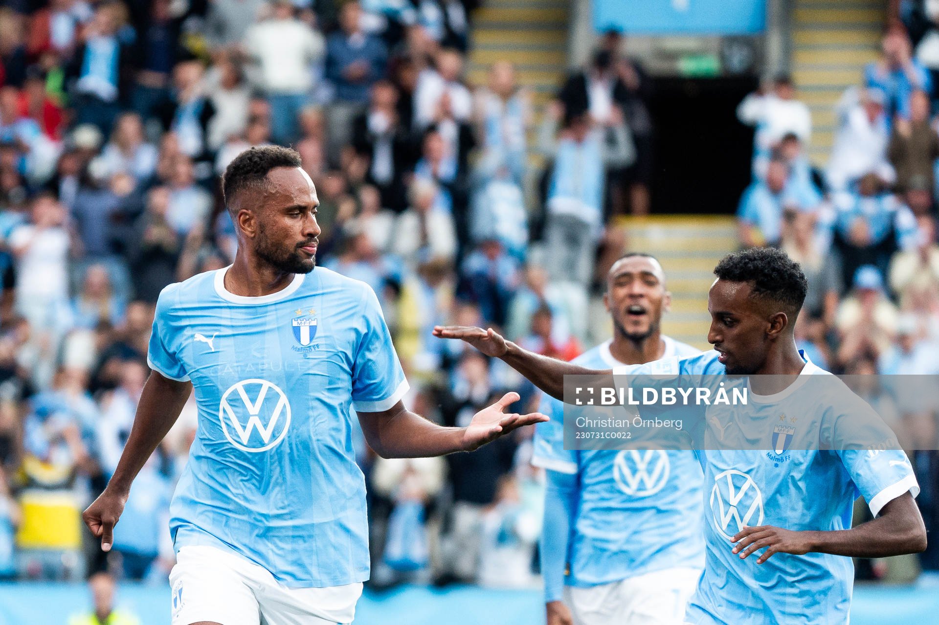 Malmö FFs Isaac Kiese Thelin och Taha Ali jublar
