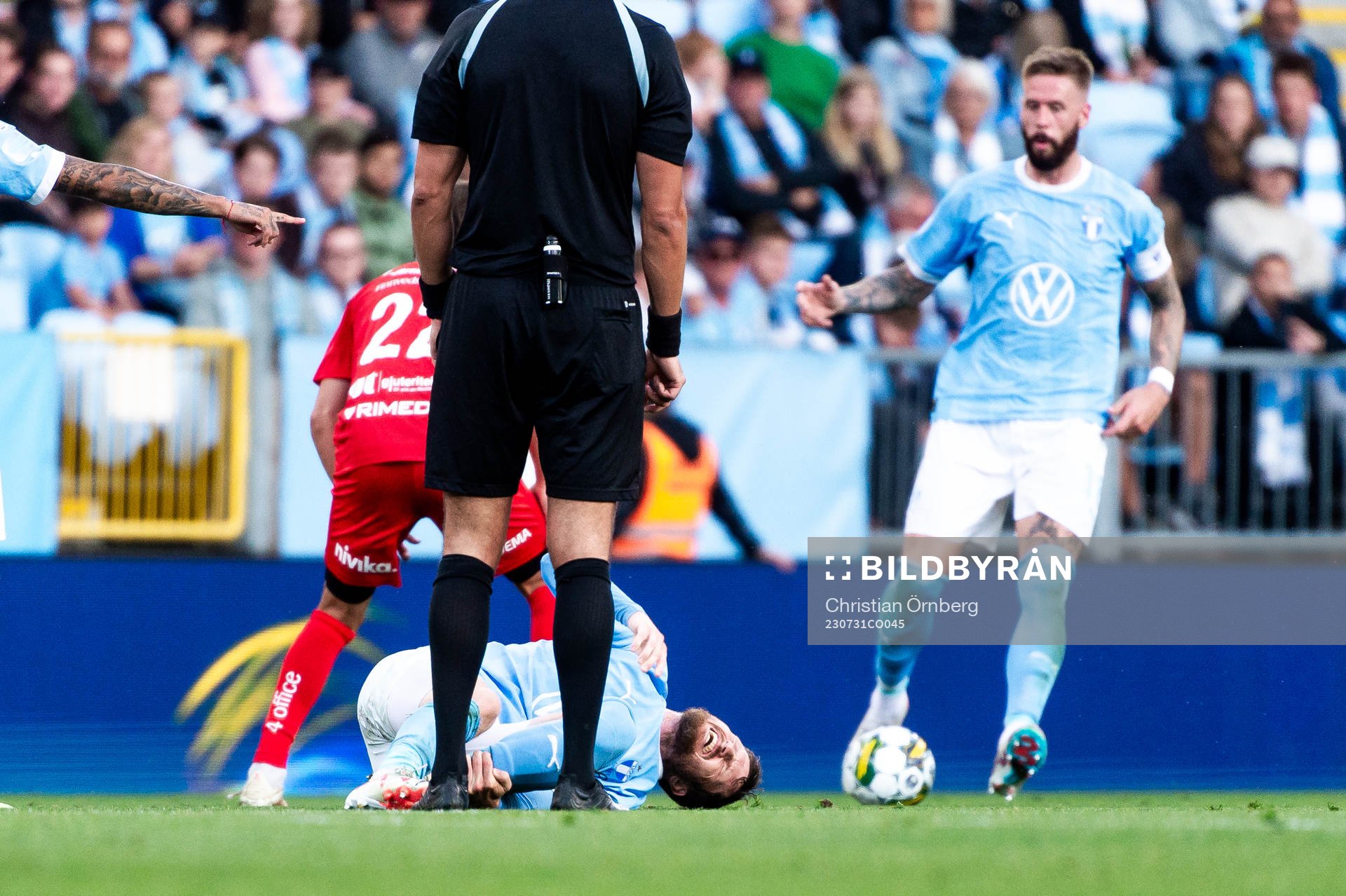 Malmö FFs Lasse Nielsen har ont