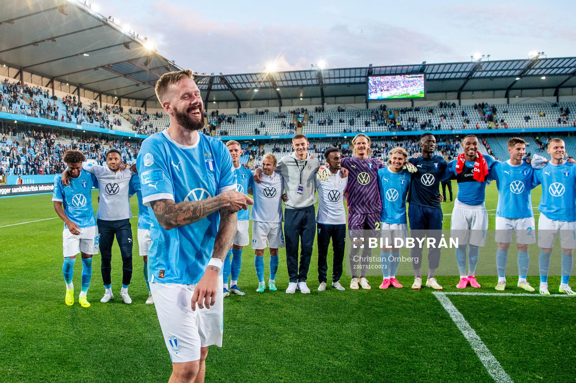 Malmö FFs Pontus Jansson jublar med lagkamraterna och