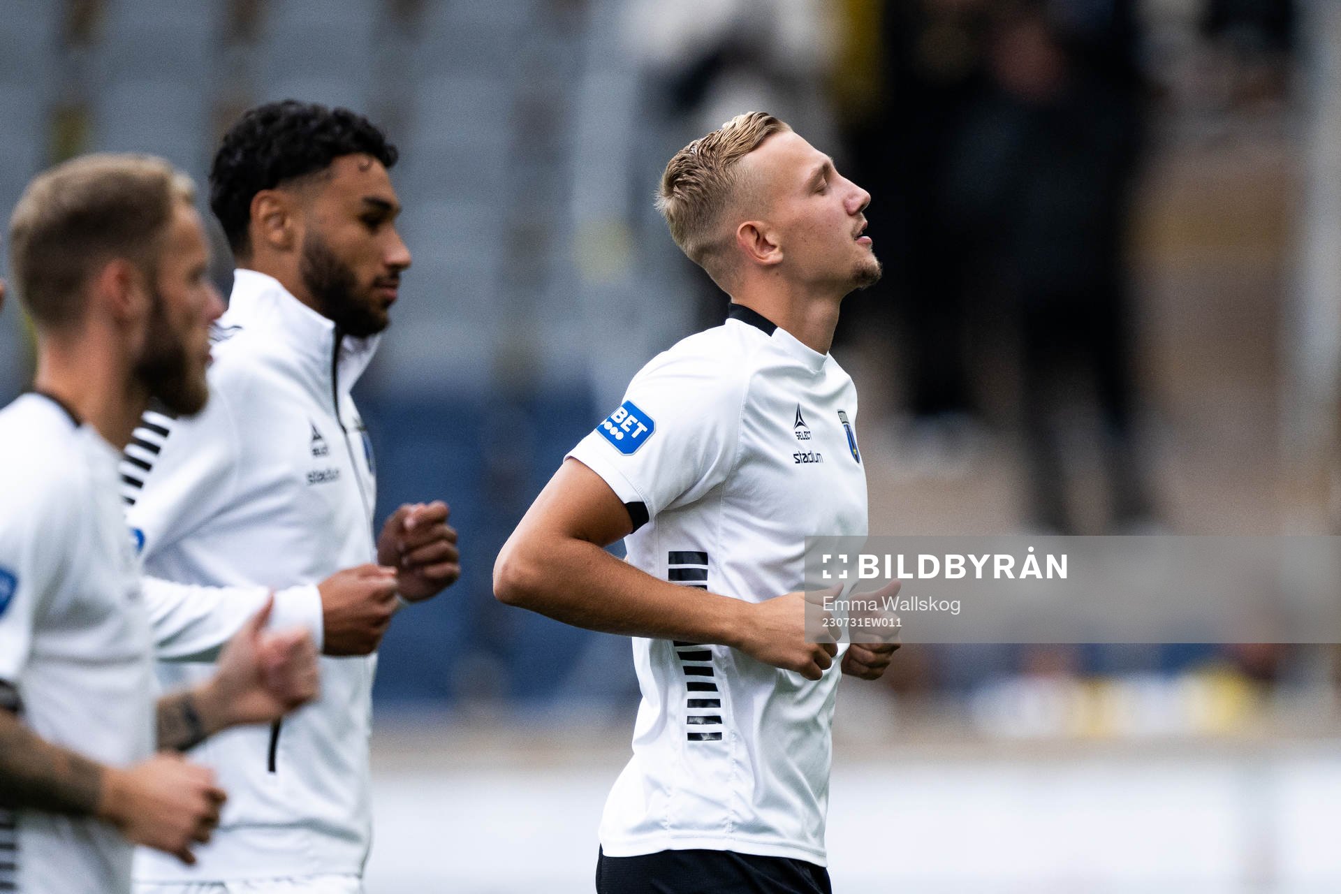 Sirius Henrik Castegren värmer upp