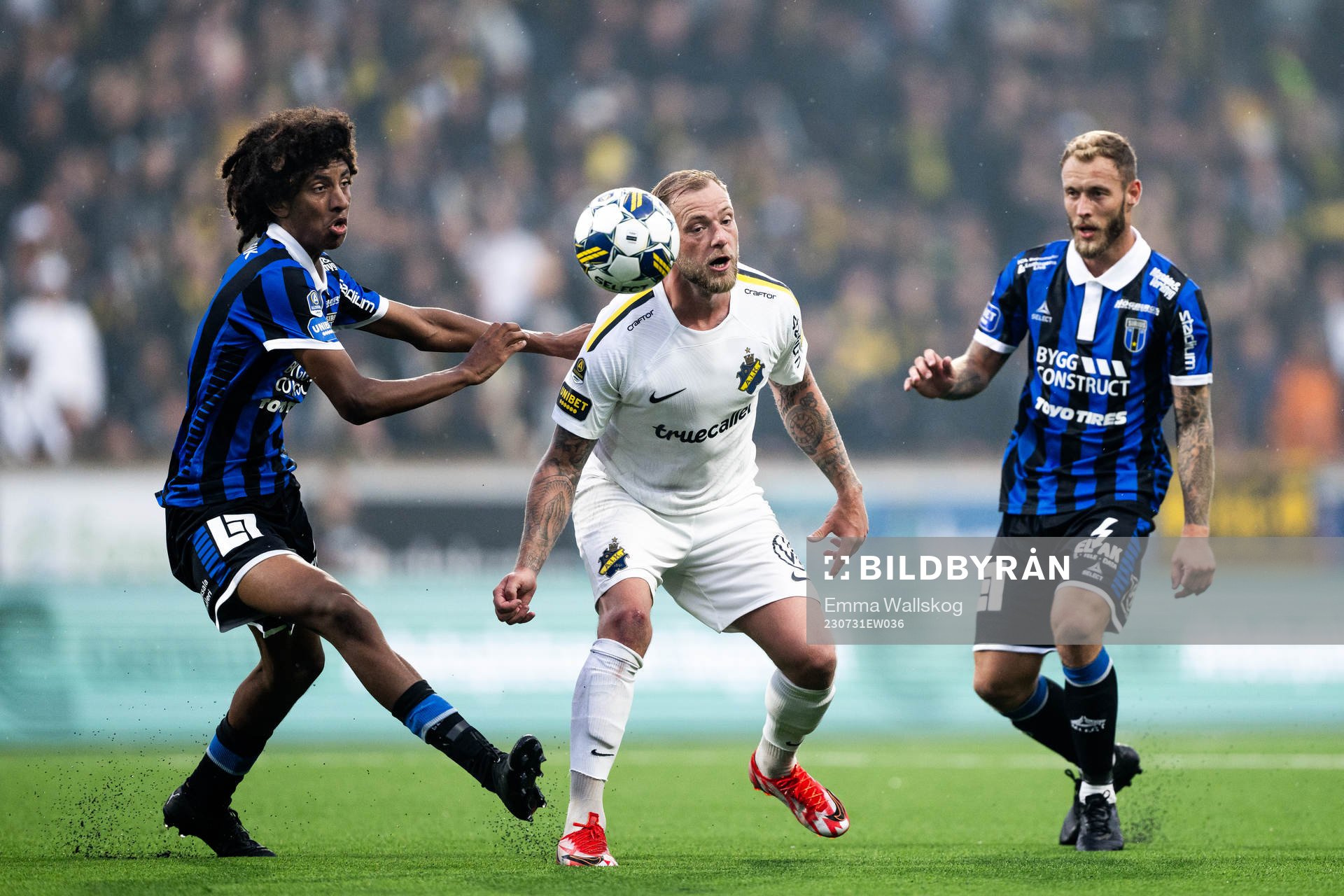 AIKs John Guidetti mot Sirius Malcolm Jeng och Joeri De