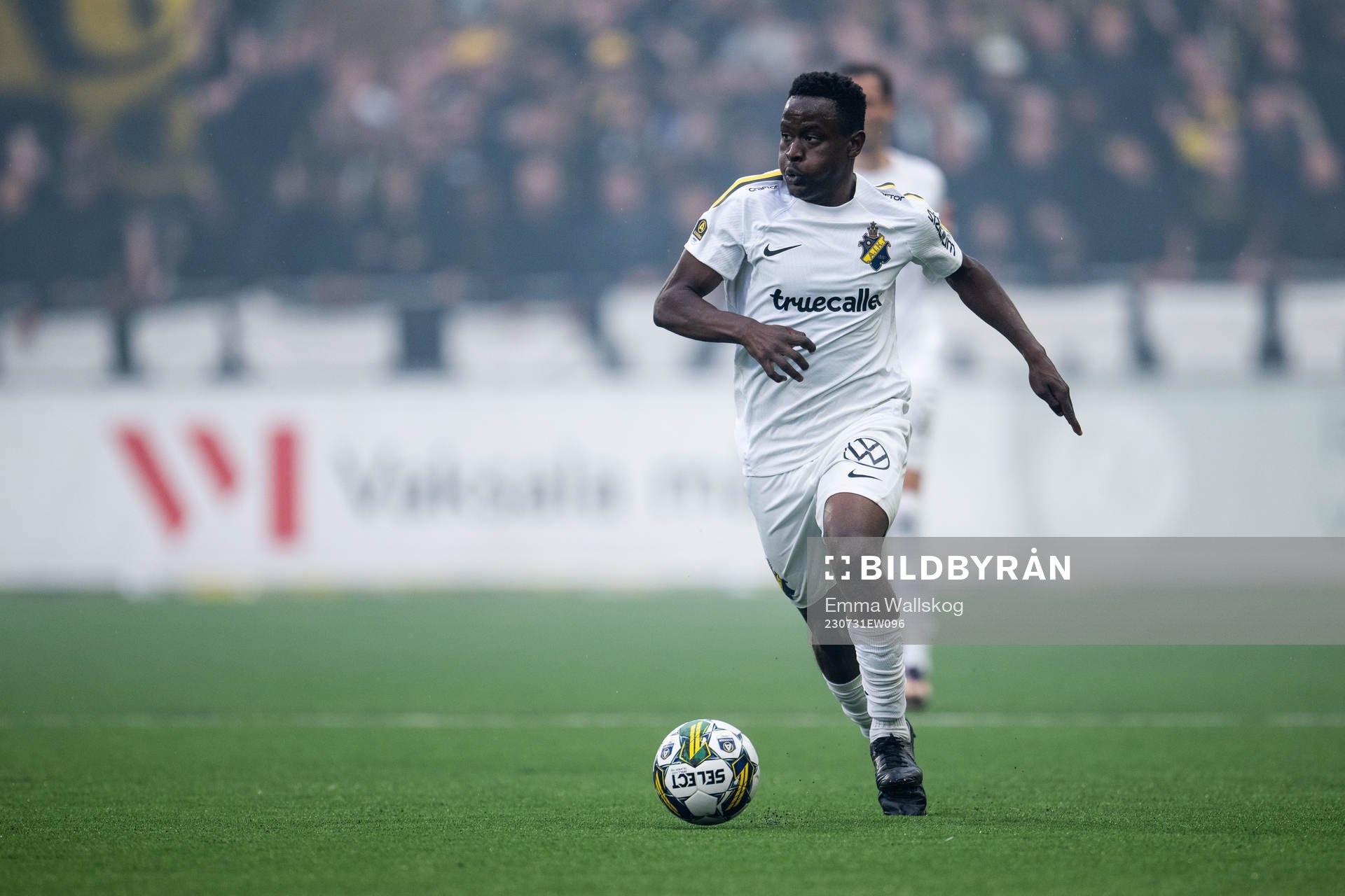 AIKs Erick Otieno under fotbollsmatchen i Allsvenskan mellan Sirius och AIK den 31 juli 2023 i Uppsala. 