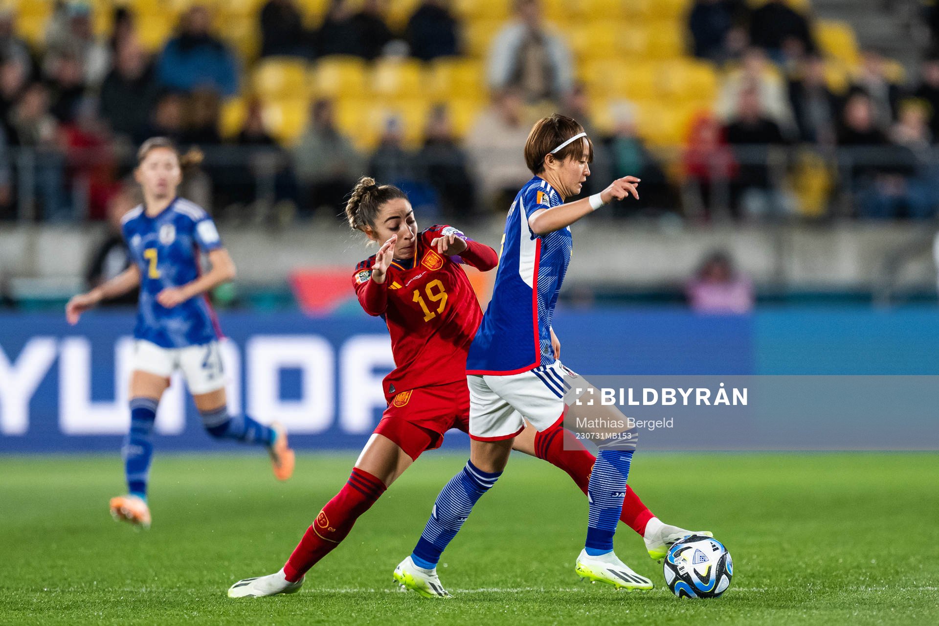 Olga Carmona of Spain and Hinata Miyazawa of Japan