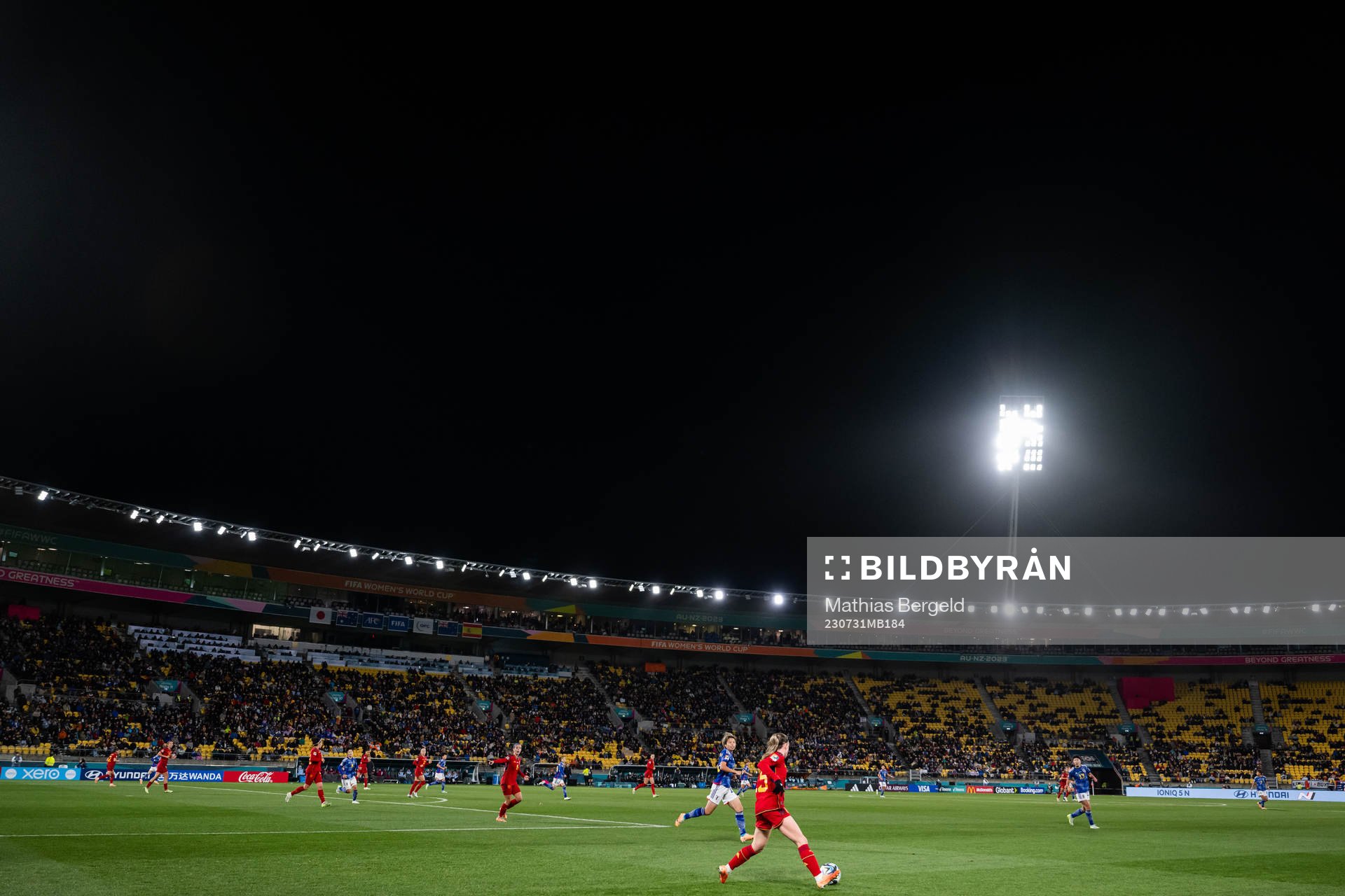 Mina Tanaka of Japan and Eva Navarro of Spain