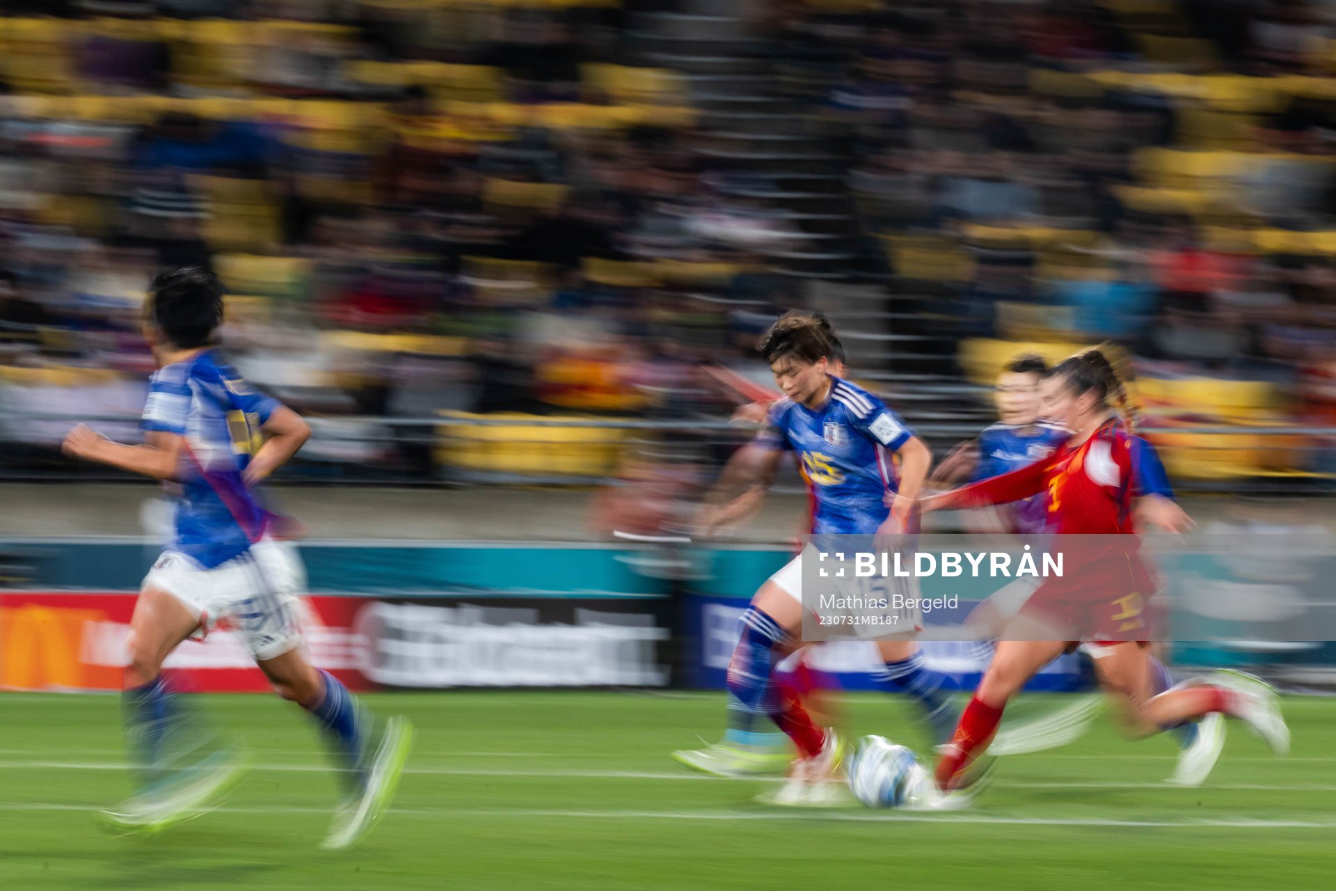 Aoba Fujino of Japan and Teresa Abelleira of Spain during the FIFA Women's World Cup football match between Japan and Spain on July 31, 2023 in Wellington.