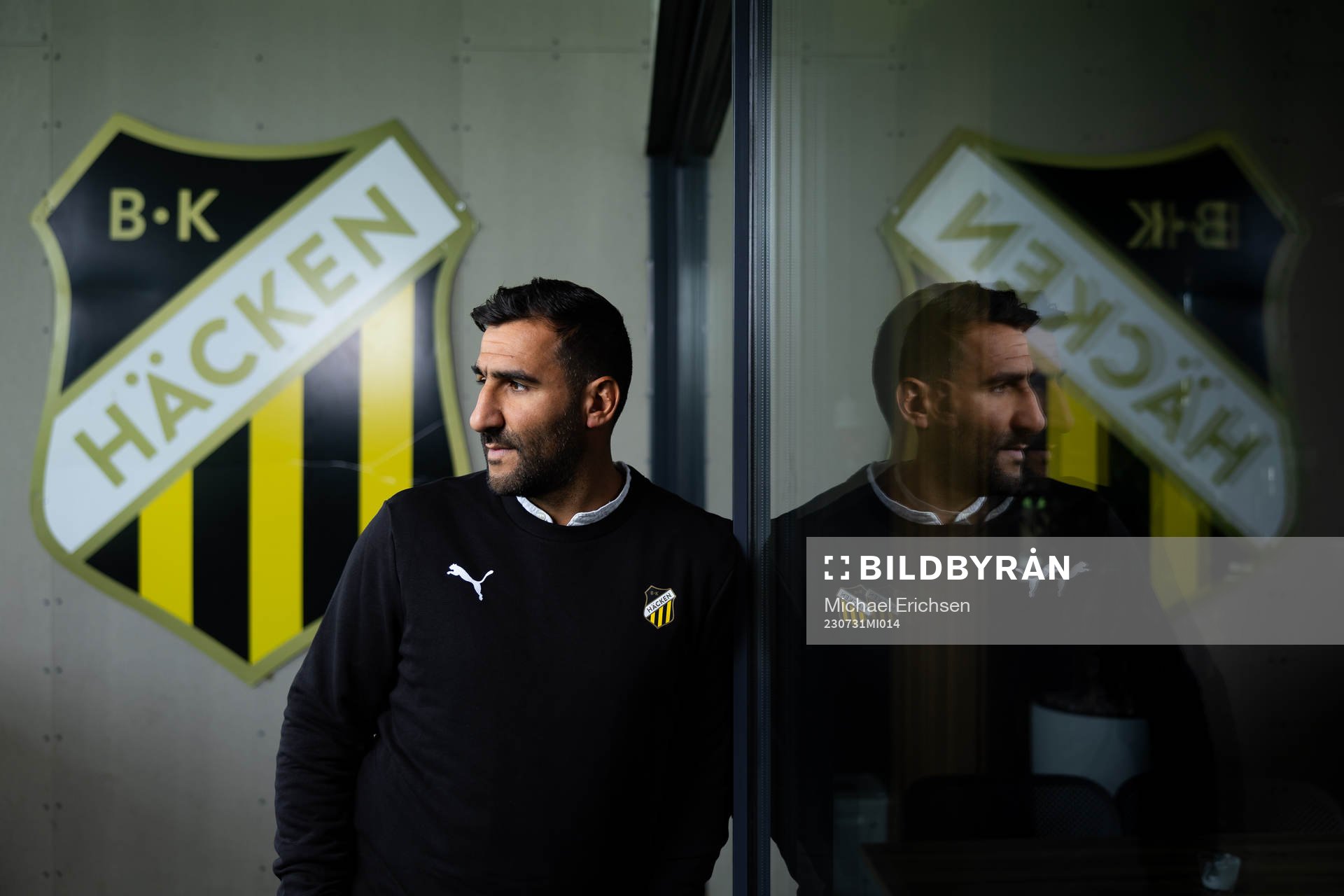 Häckens nya damallsvenska tränare Mak Lind poserar för ett porträtt under en fotografering med Häcken den 31 juli 2023 i Göteborg.