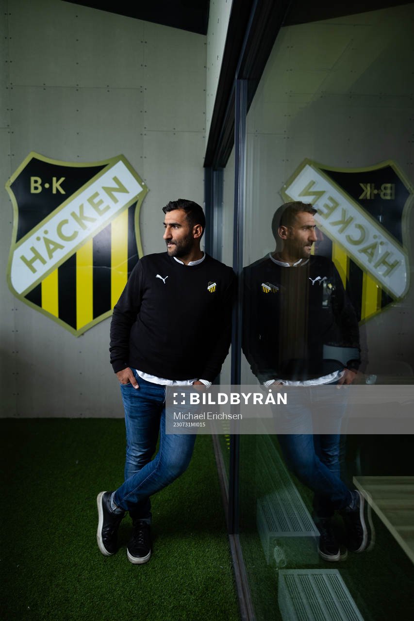 Häckens nya damallsvenska tränare Mak Lind poserar för ett porträtt under en fotografering med Häcken den 31 juli 2023 i Göteborg.