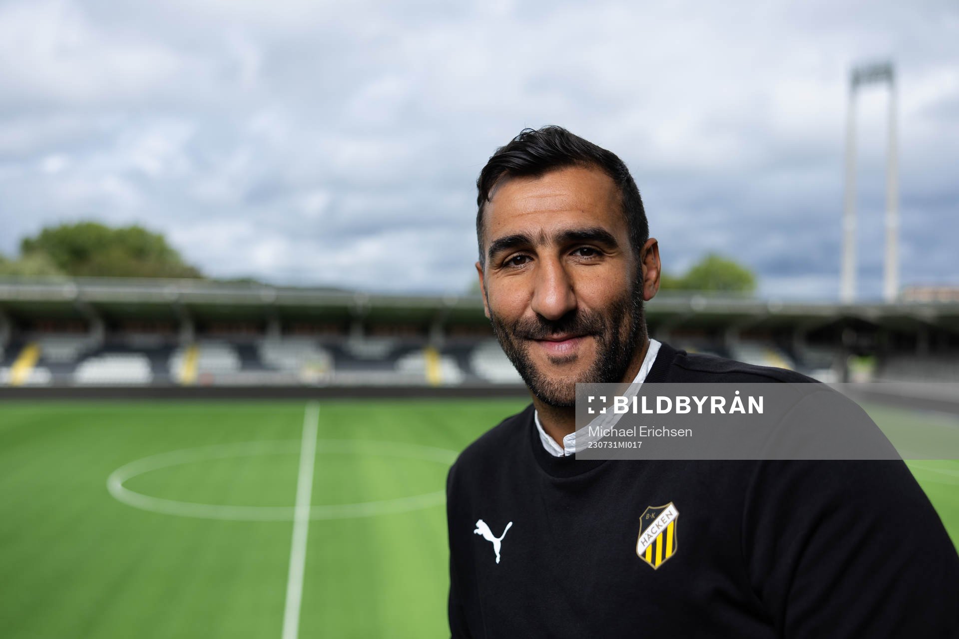 Häckens nya damallsvenska tränare Mak Lind poserar för ett porträtt under en fotografering med Häcken den 31 juli 2023 i Göteborg.
