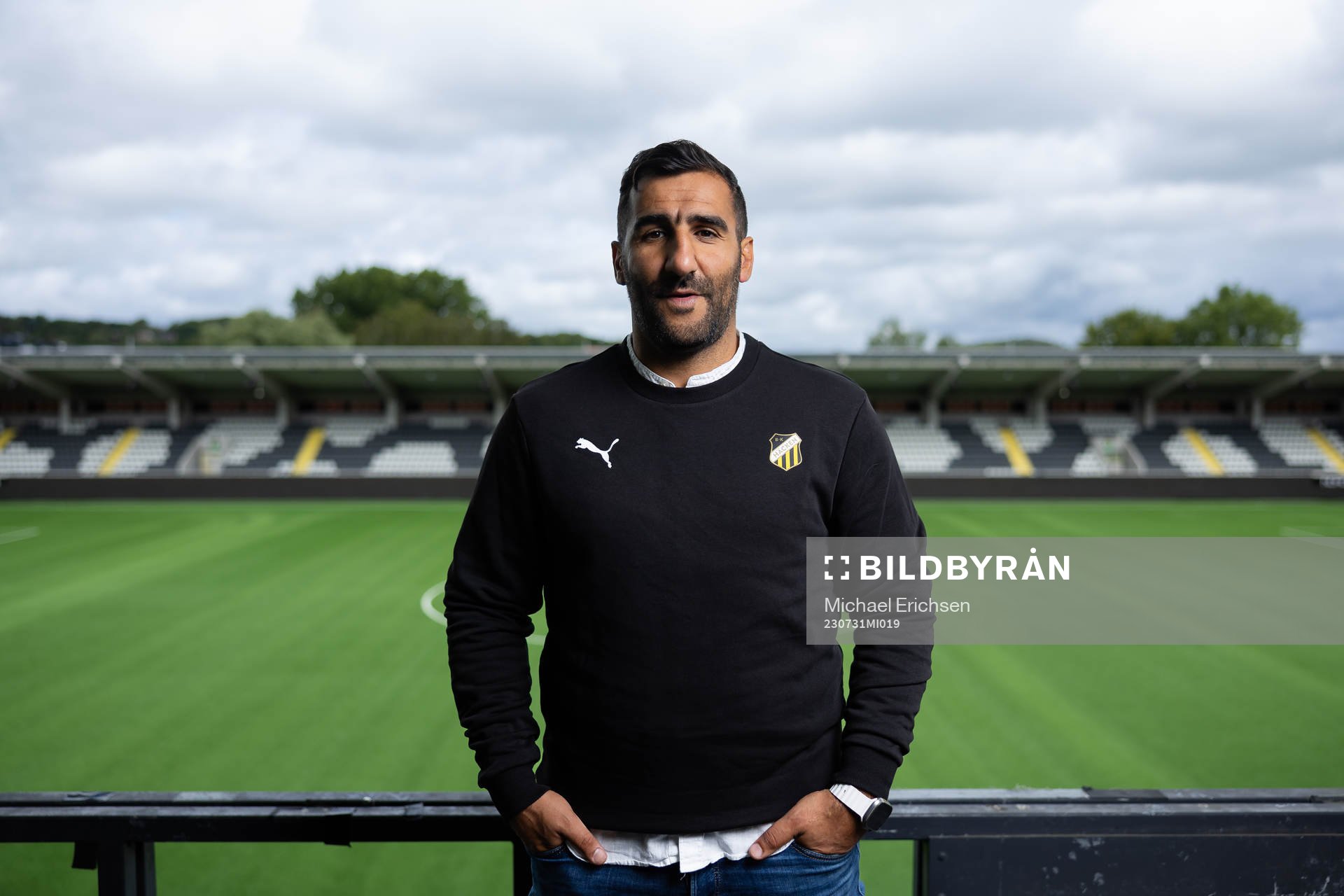 Häckens nya damallsvenska tränare Mak Lind poserar för ett porträtt under en fotografering med Häcken den 31 juli 2023 i Göteborg.