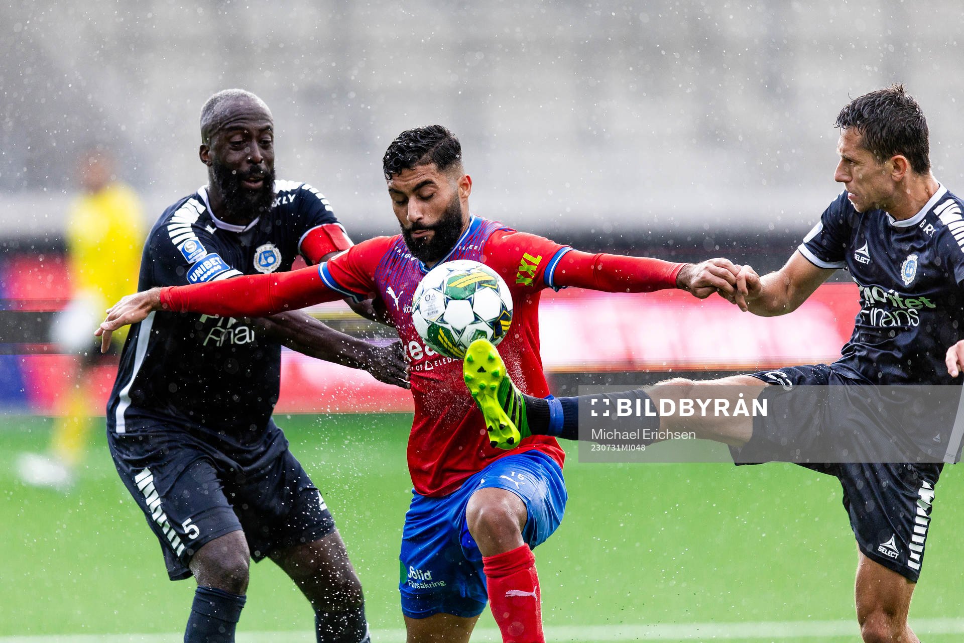 Utsiktens Ronald Mukiibi och Predrag Randelovic mot