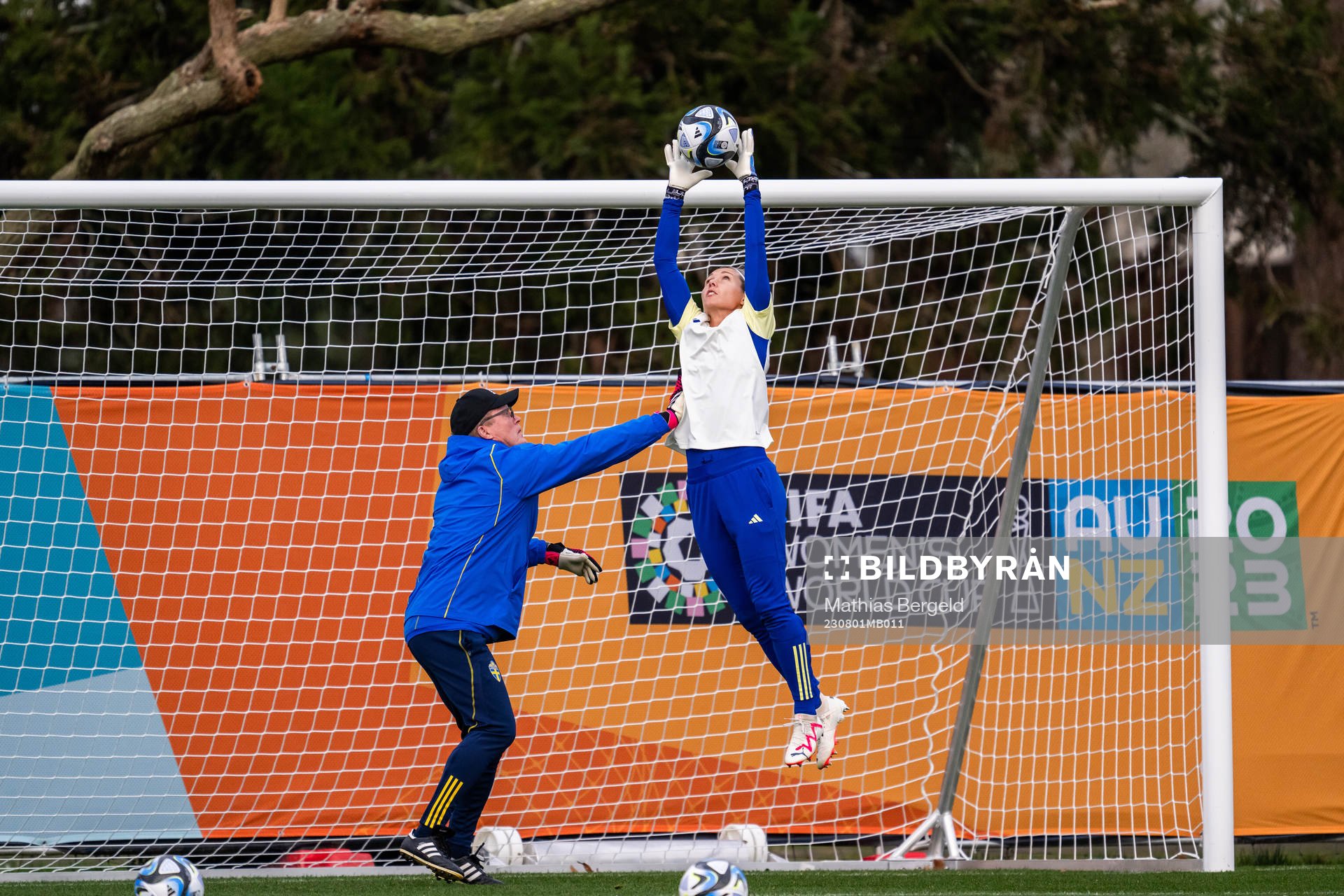 Goalkeeper coach Leif Troedsson and goalkeeper Jennifer
