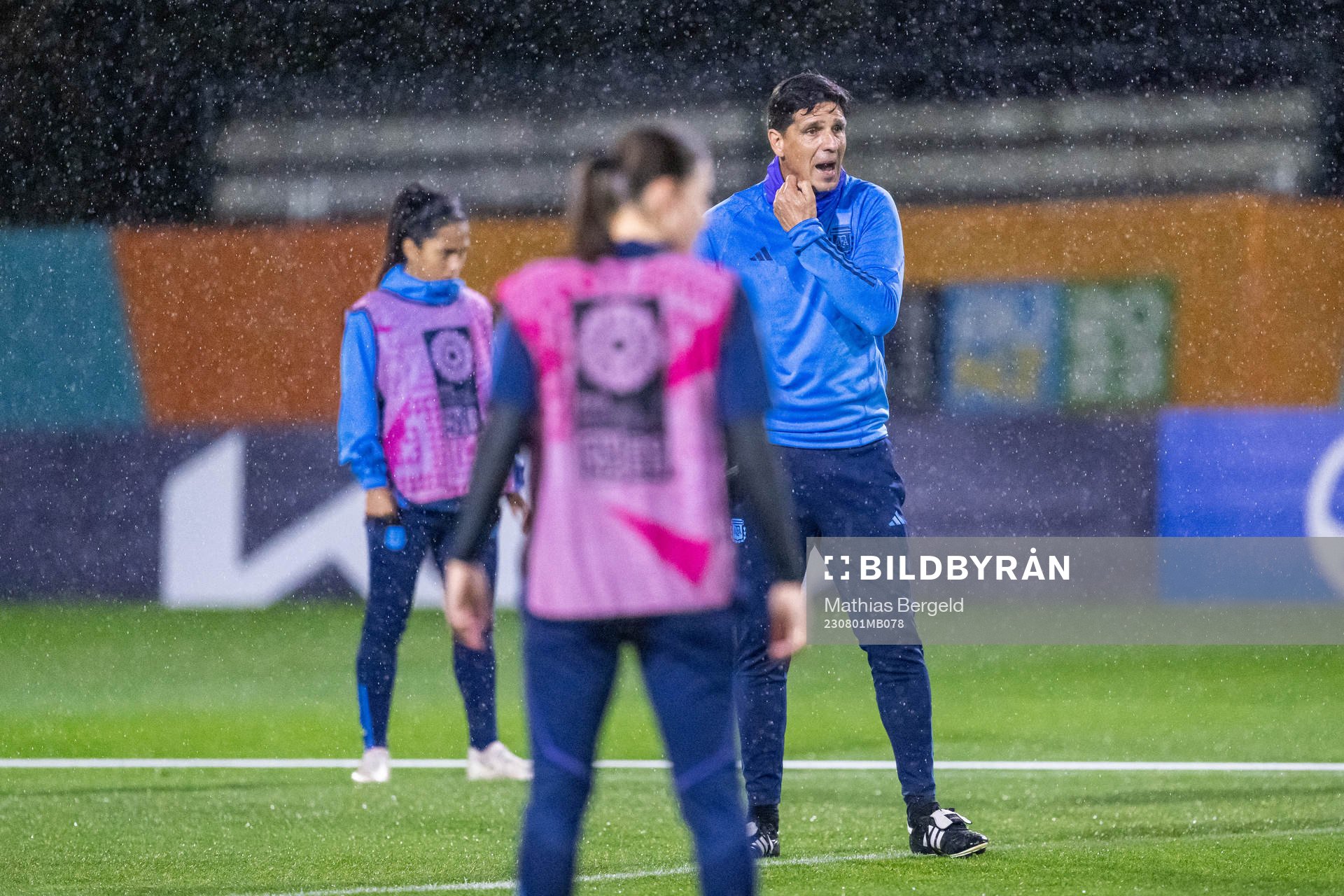 Head coach German Portanova of the Argentinian women's national football team at a training session during the FIFA Women's World Cup on August 1, 2023 in Hamilton.