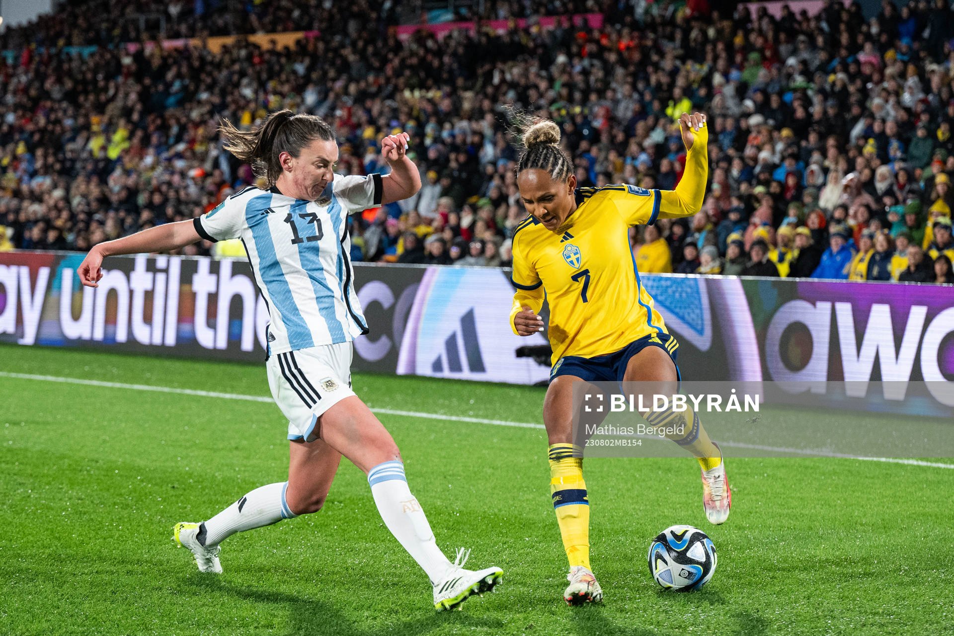 Sophia Braun of Argentina and Madelen Janogy of Sweden