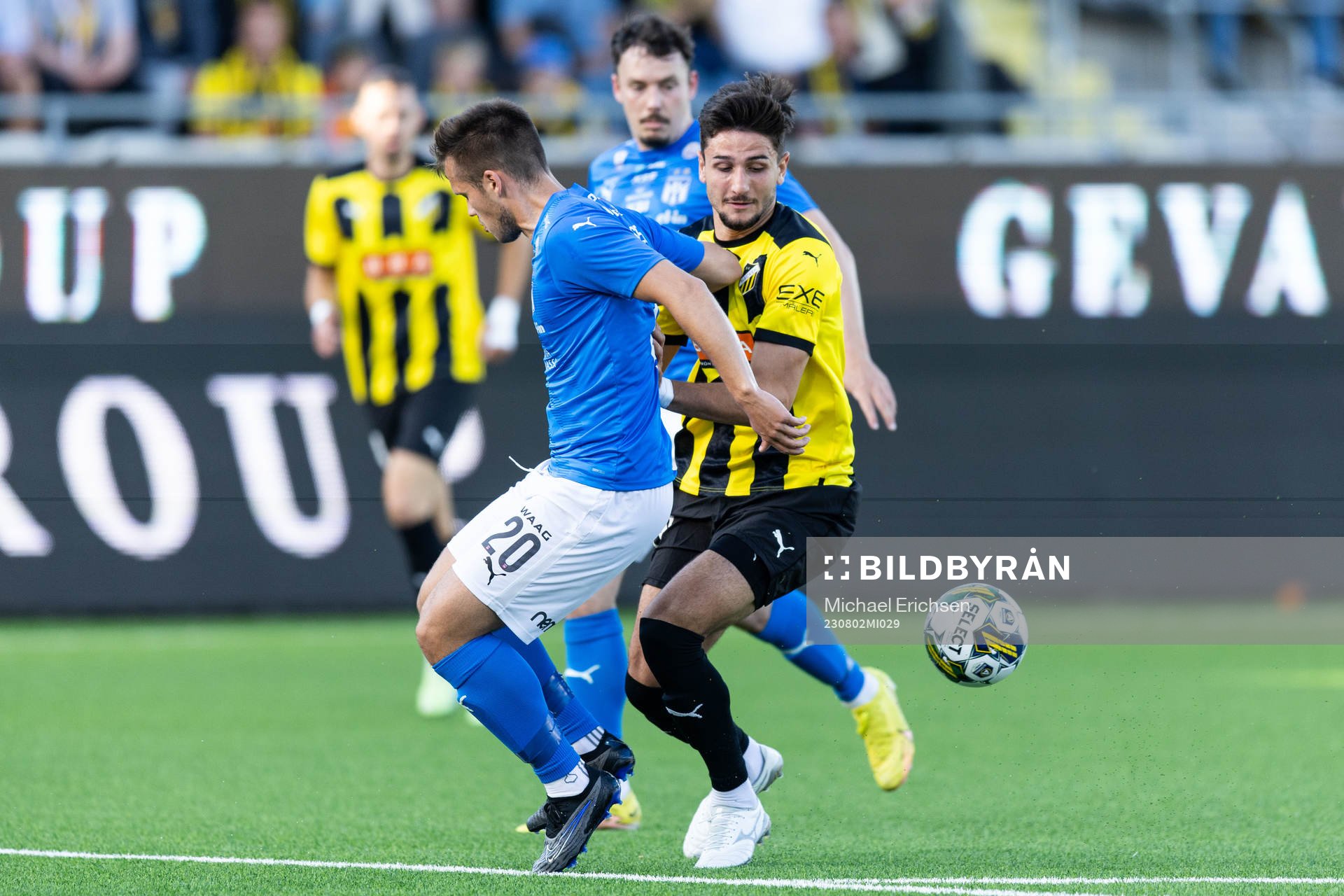 Börge Petersen of Klaksvik and Filip Trpcevski of Häcken